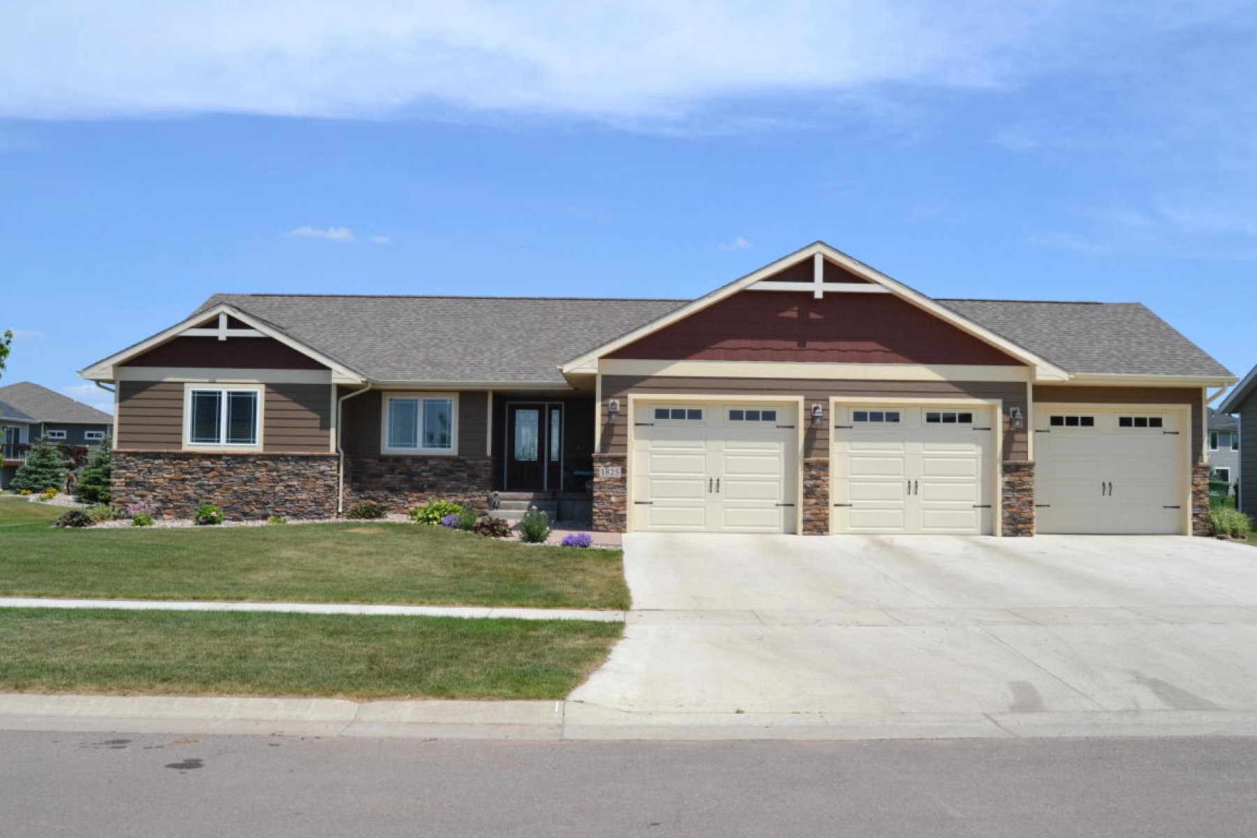 1825 Tanbury Lane, Brookings, SD 57006