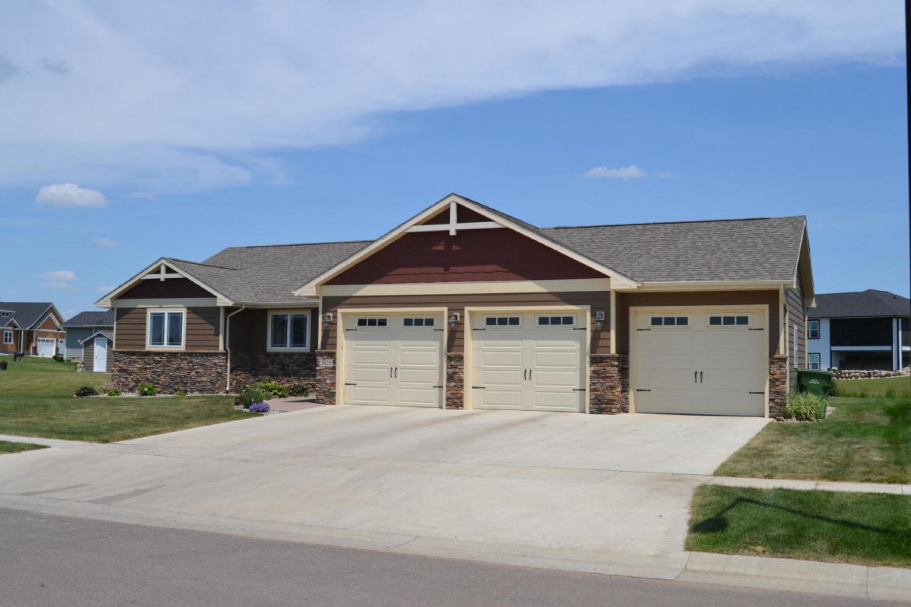 1825 Tanbury Lane, Brookings, SD 57006