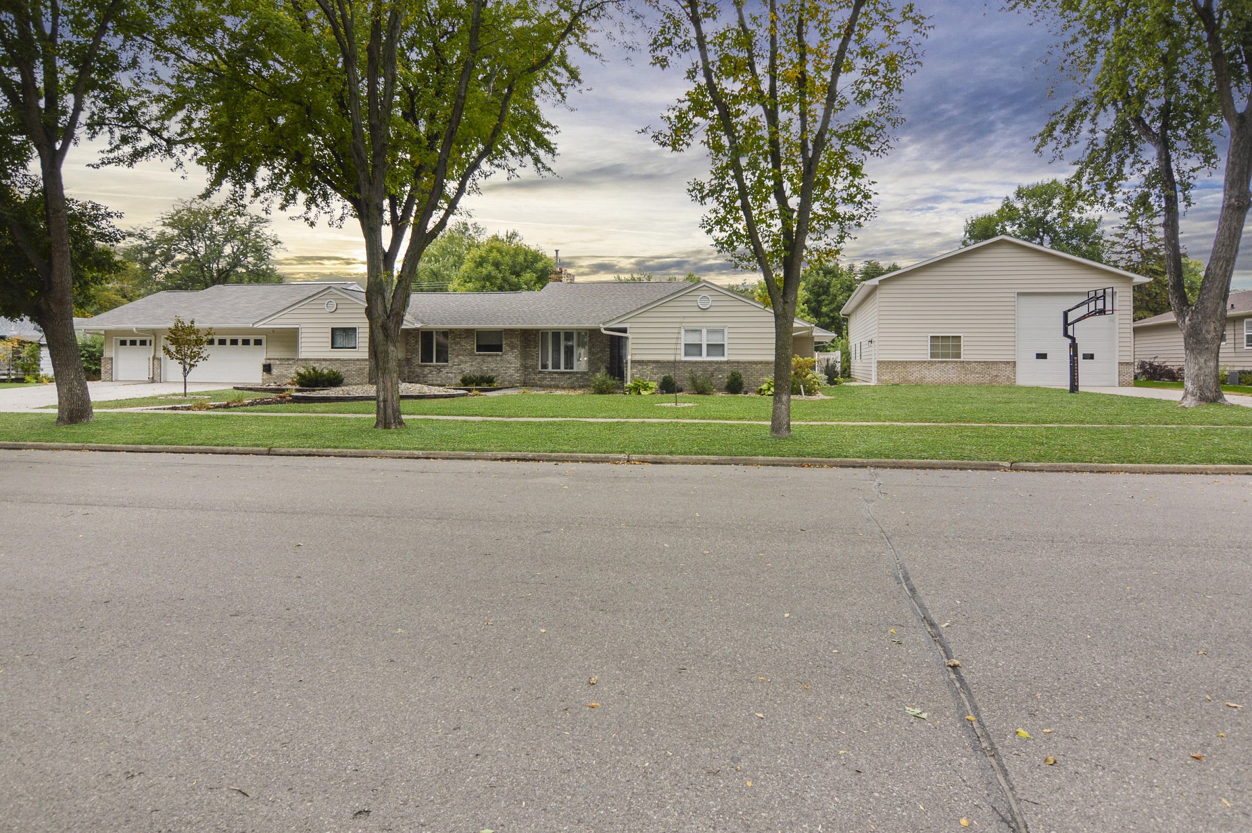 1733 Illinois Avenue SW, Huron, SD 57350
