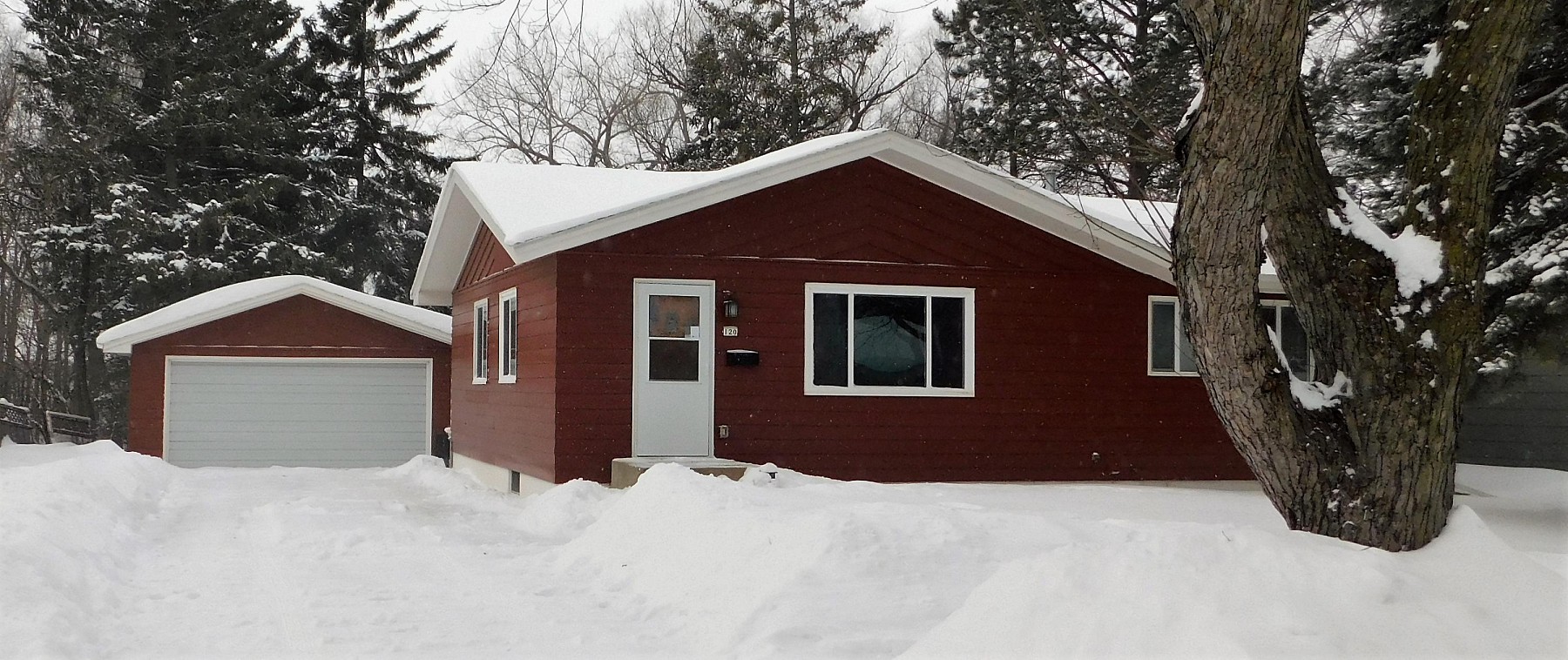 120 Gilley Avenue, Brookings, SD 57006