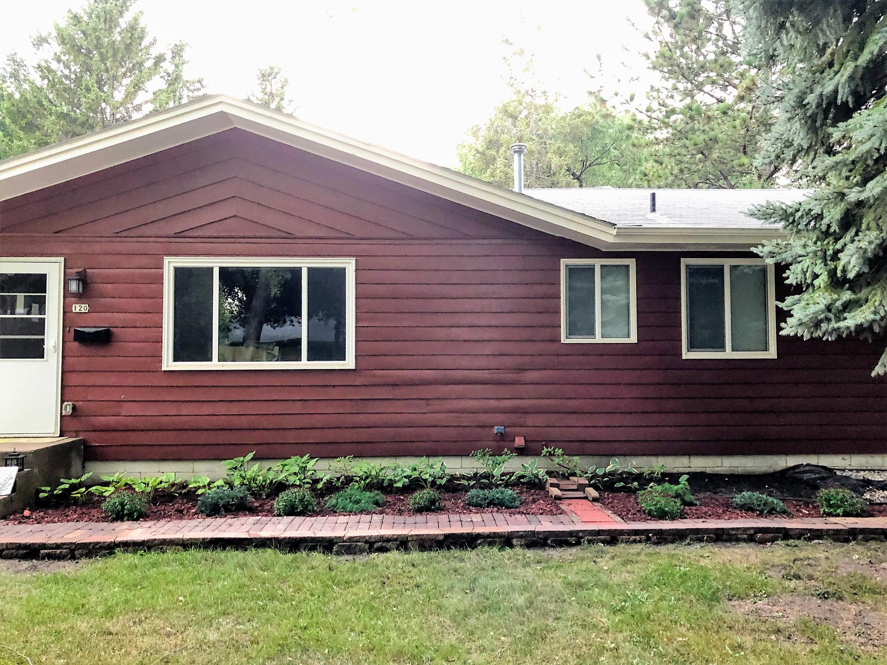 120 Gilley Avenue, Brookings, SD 57006