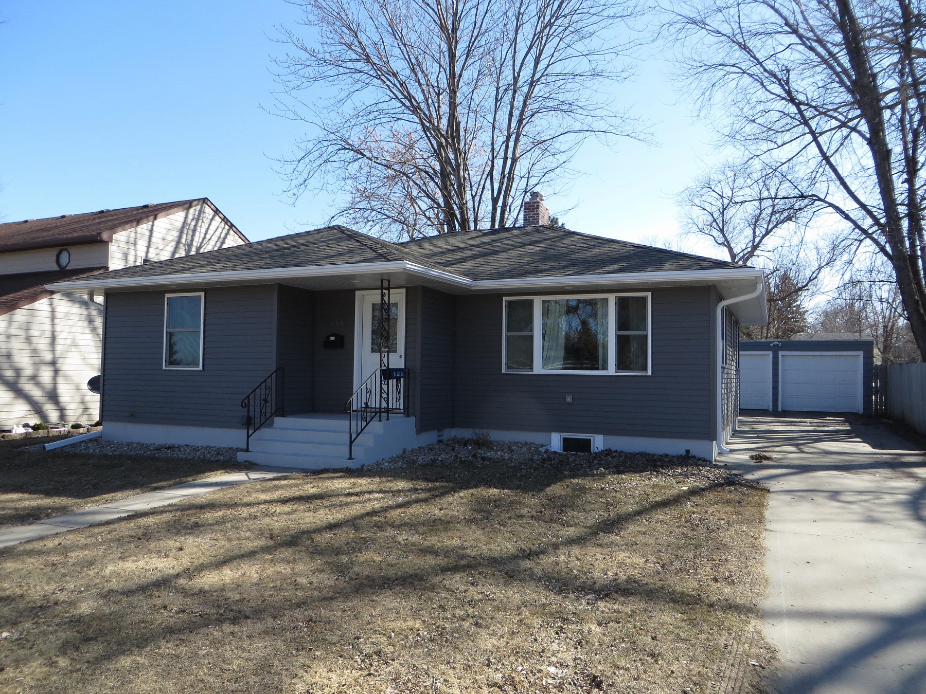 1044 6th Avenue, Brookings, SD 57006