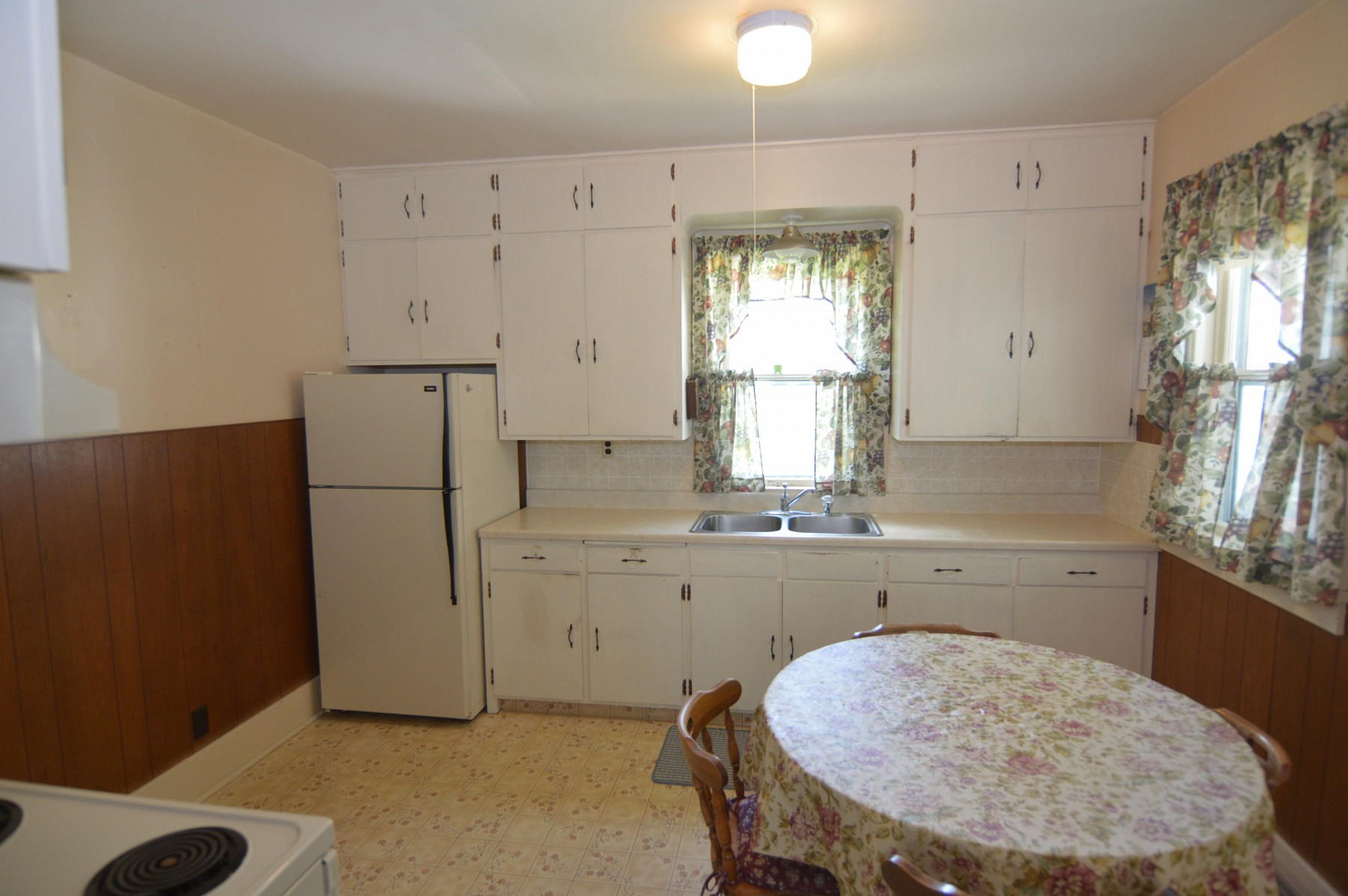 106 Hooker Avenue, White, SD 57276