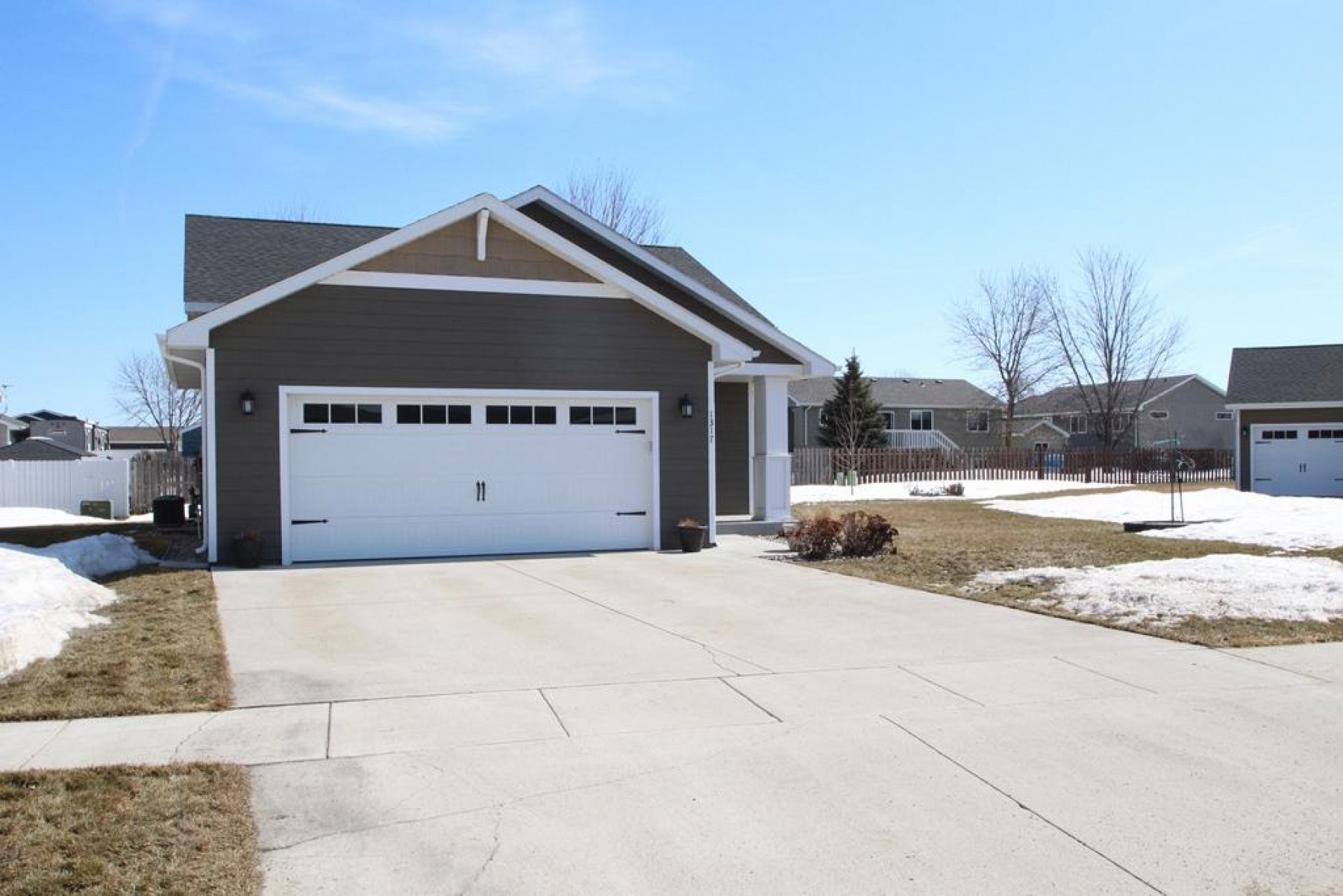 1317 Breckenridge Circle, Brookings, SD 57006