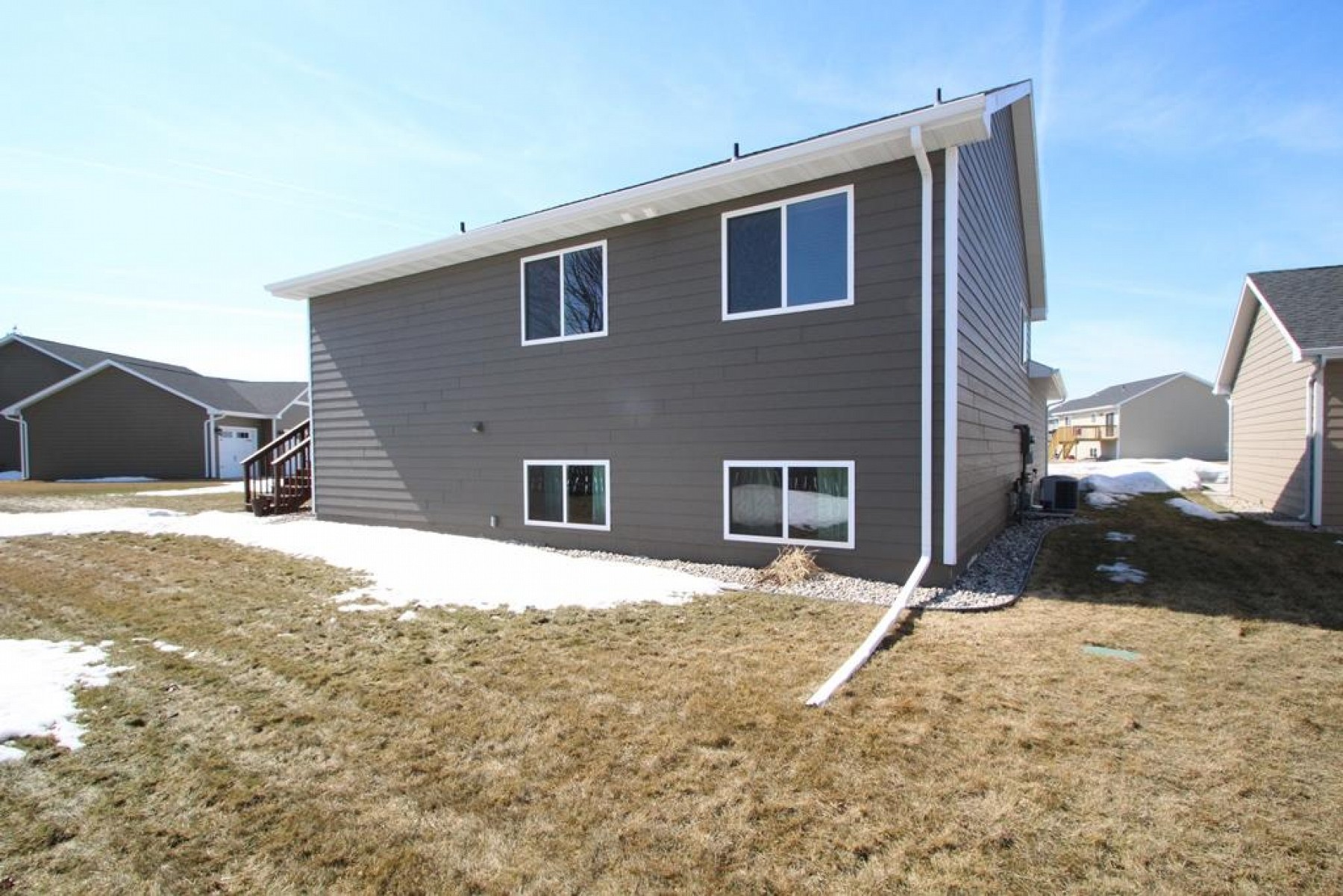 1317 Breckenridge Circle, Brookings, SD 57006