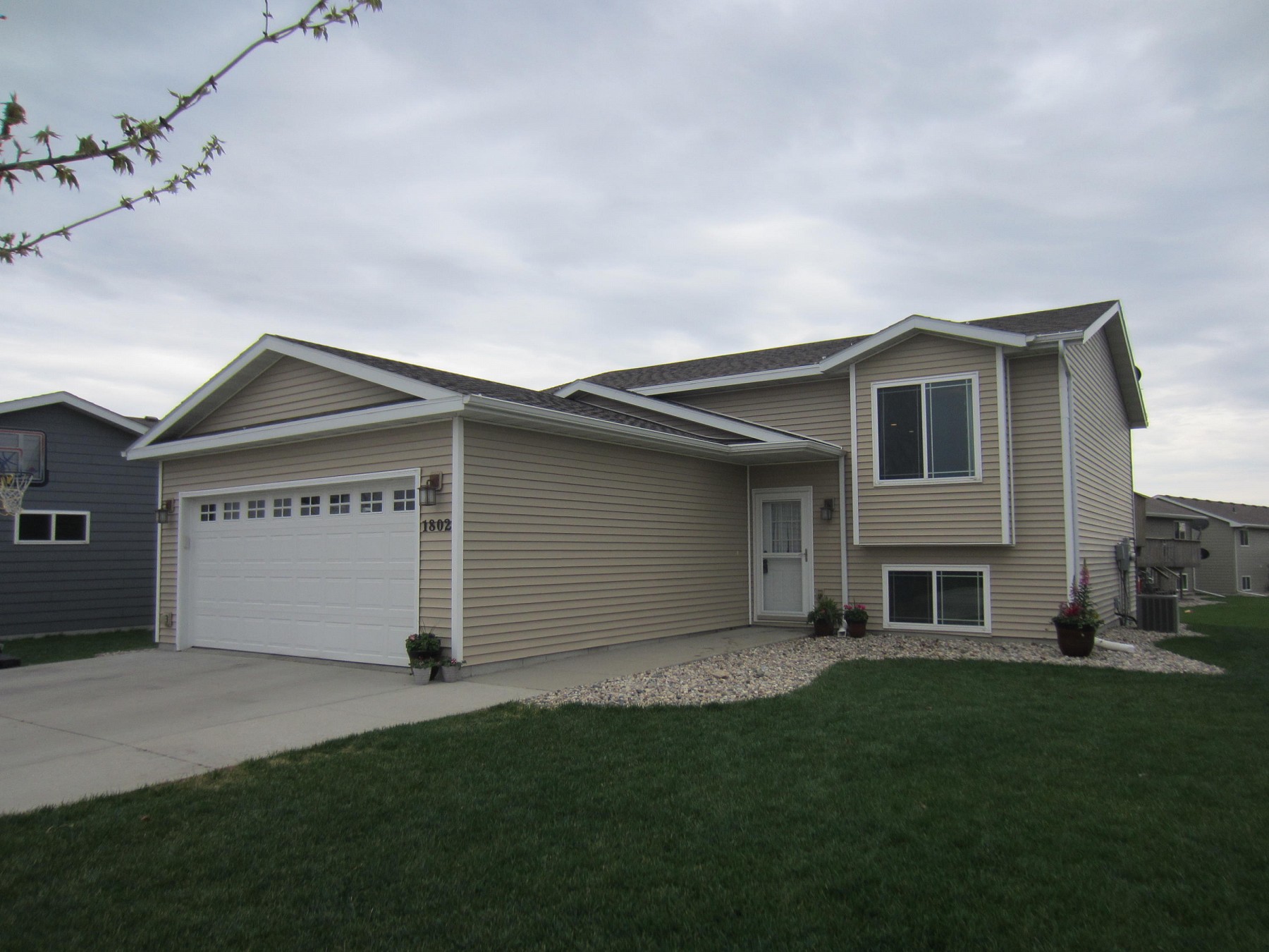 1802 Torrey Pines Drive, Brookings, SD 57006