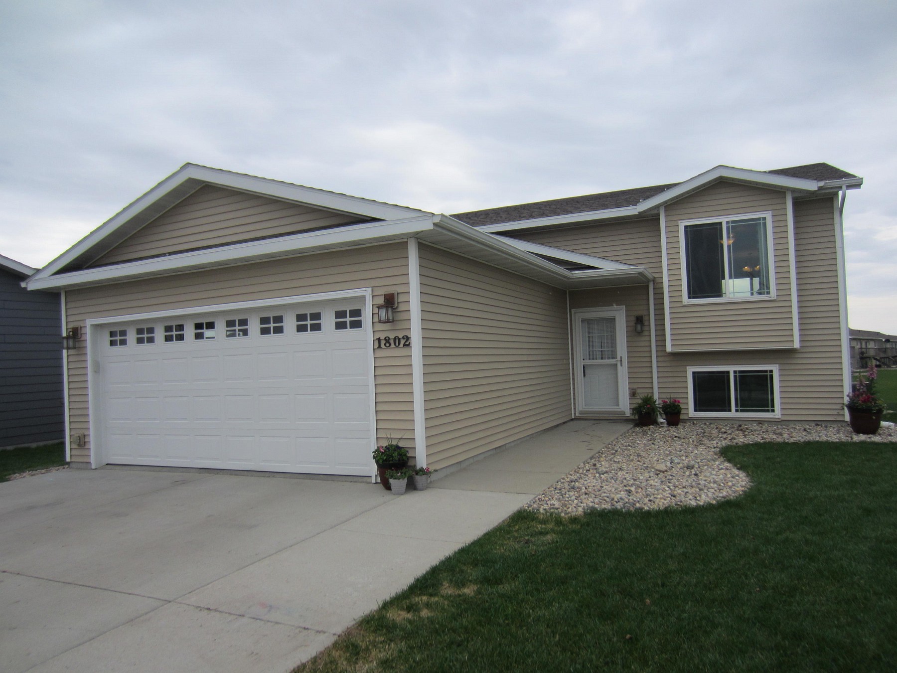 1802 Torrey Pines Drive, Brookings, SD 57006