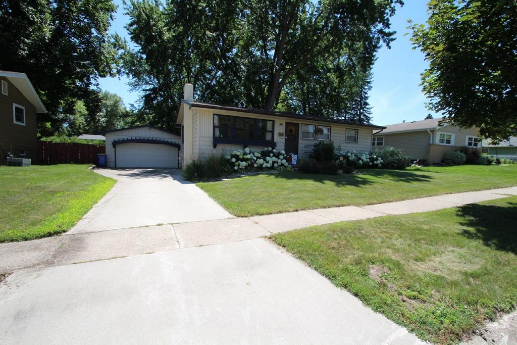 1814 Lincoln Lane, Brookings, SD 57006