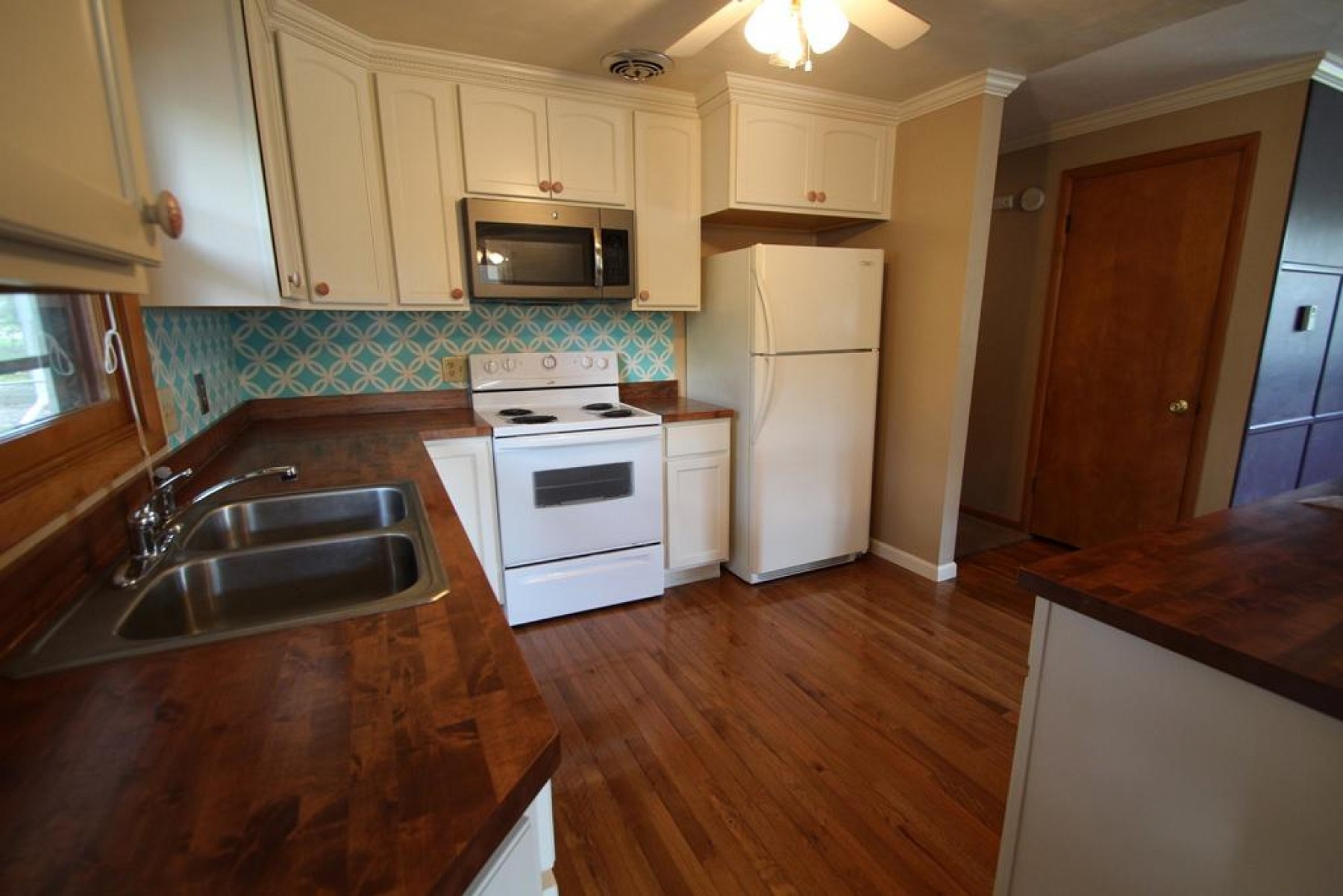 1814 Lincoln Lane, Brookings, SD 57006