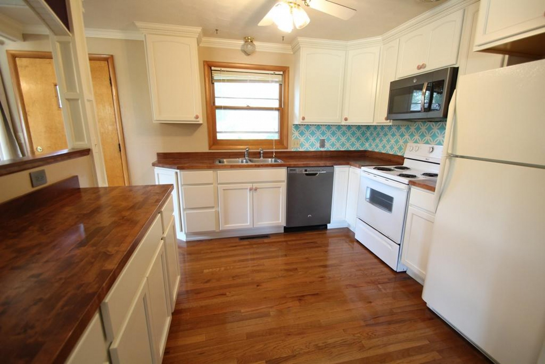 1814 Lincoln Lane, Brookings, SD 57006