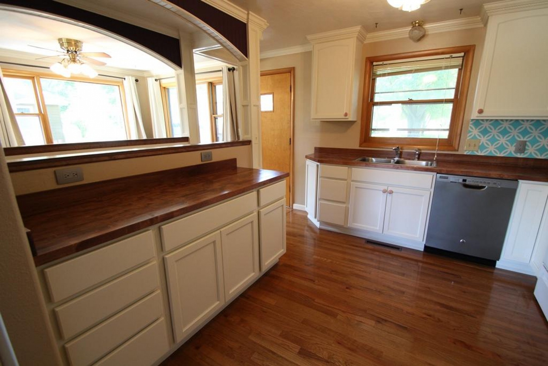 1814 Lincoln Lane, Brookings, SD 57006