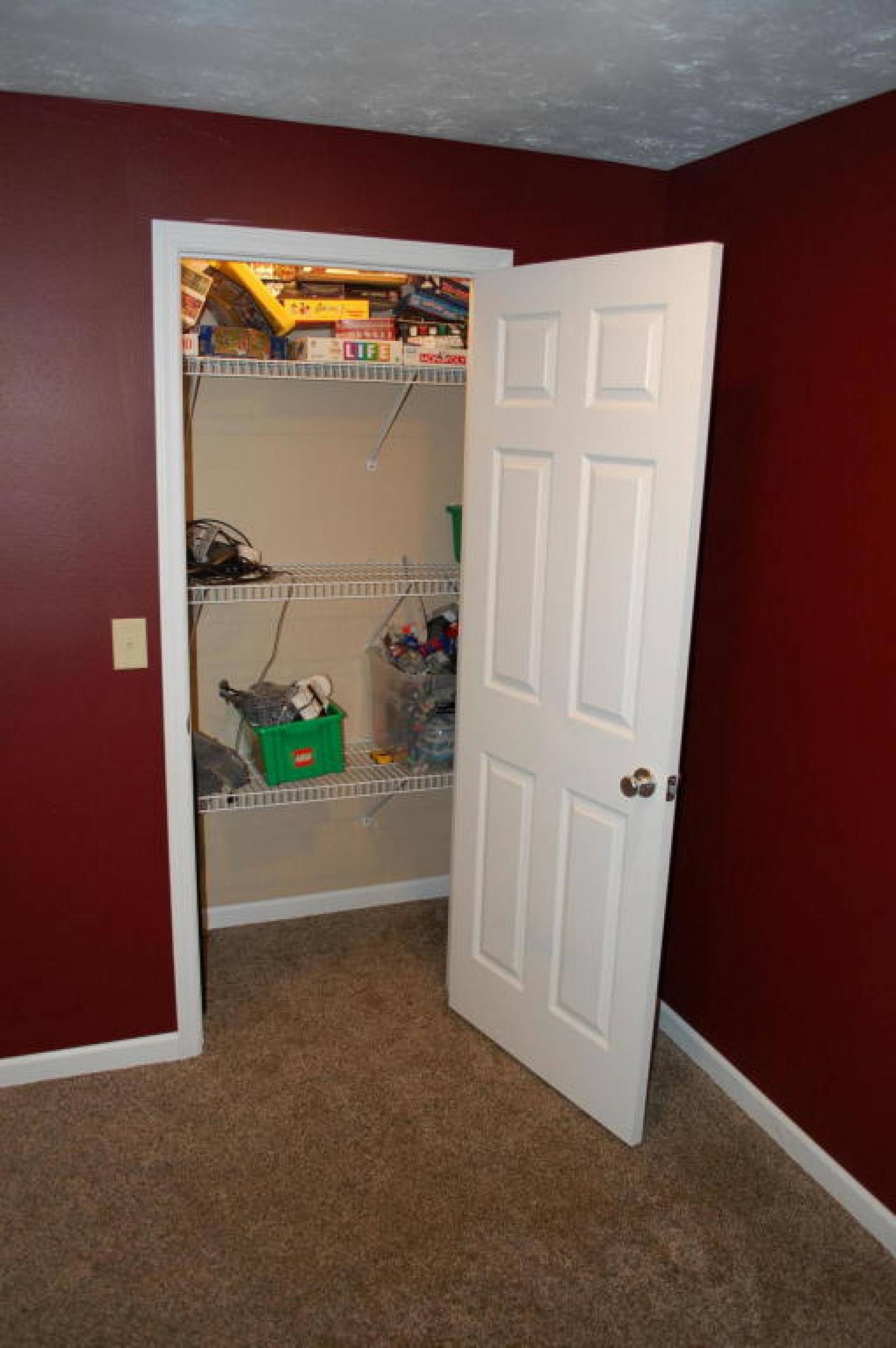 405 Leeann Avenue, Volga, SD 57071