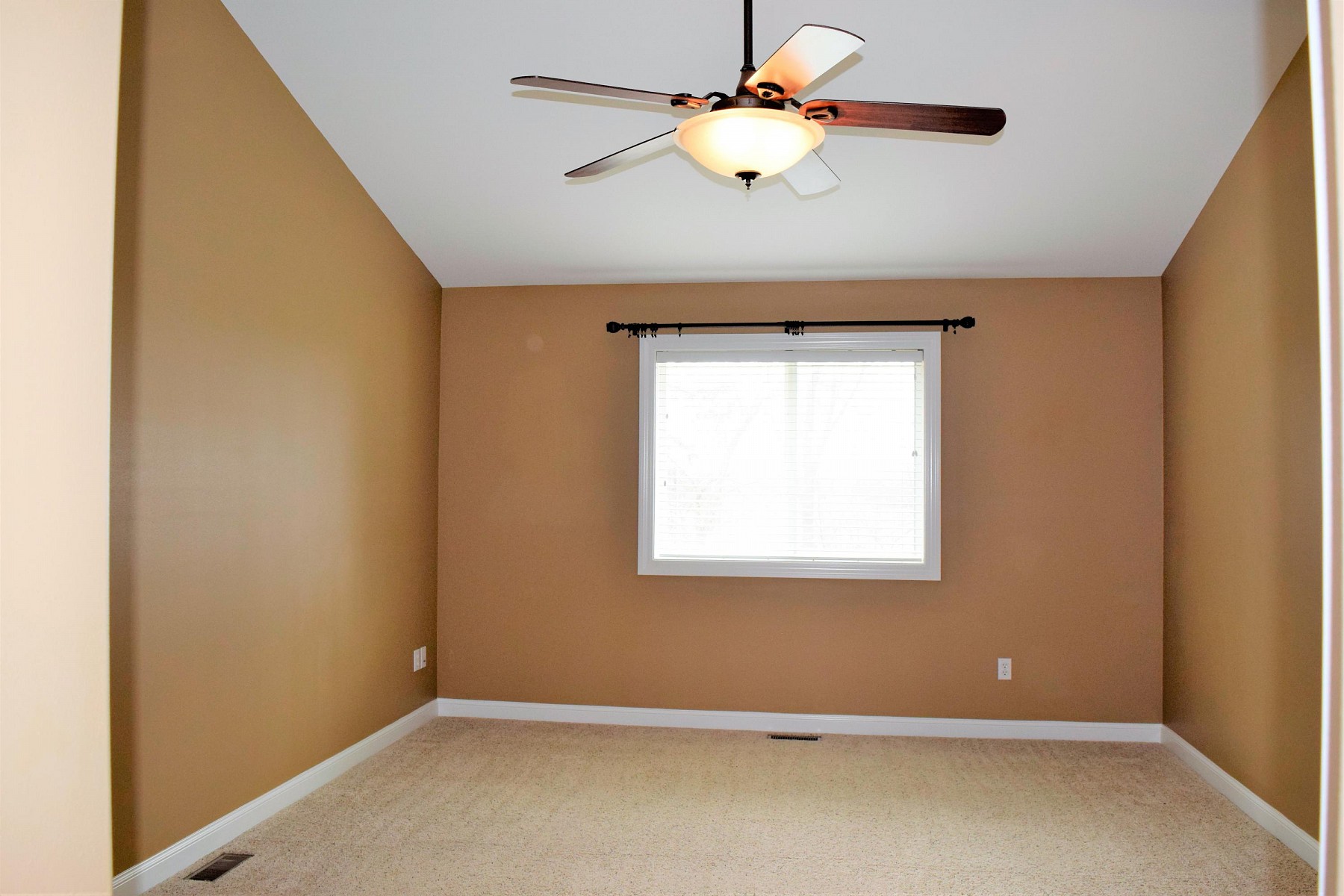 1814 Overlook Ridge Road, Brookings, SD 57006