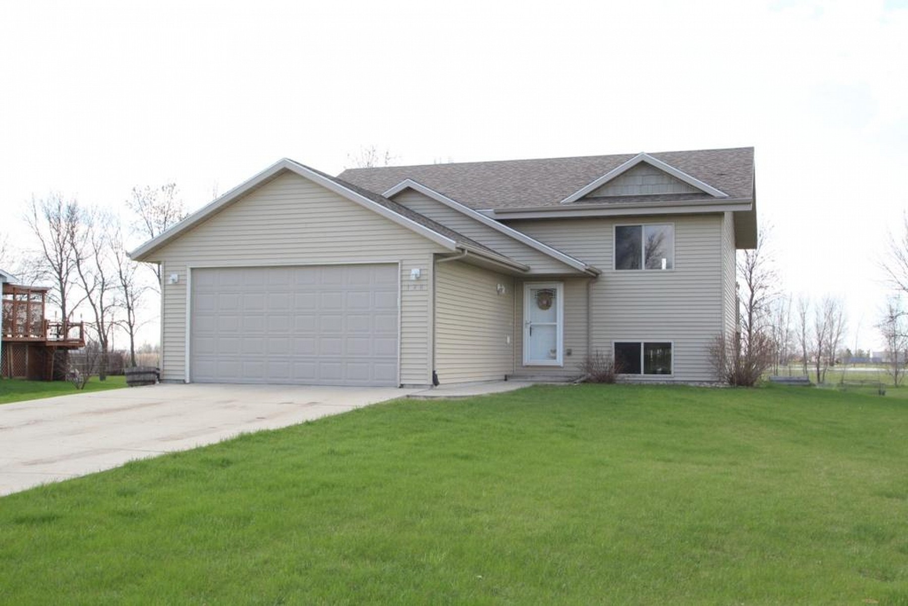 120 Twin Oaks Lane, Brookings, SD 57006
