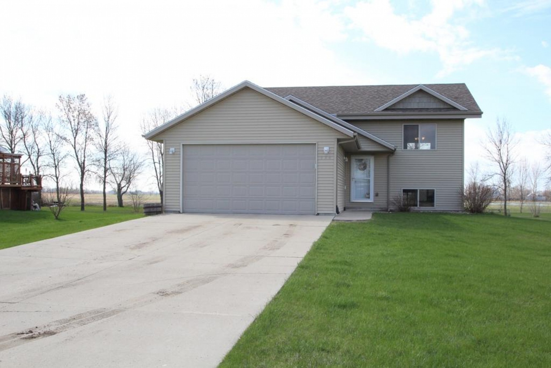 120 Twin Oaks Lane, Brookings, SD 57006