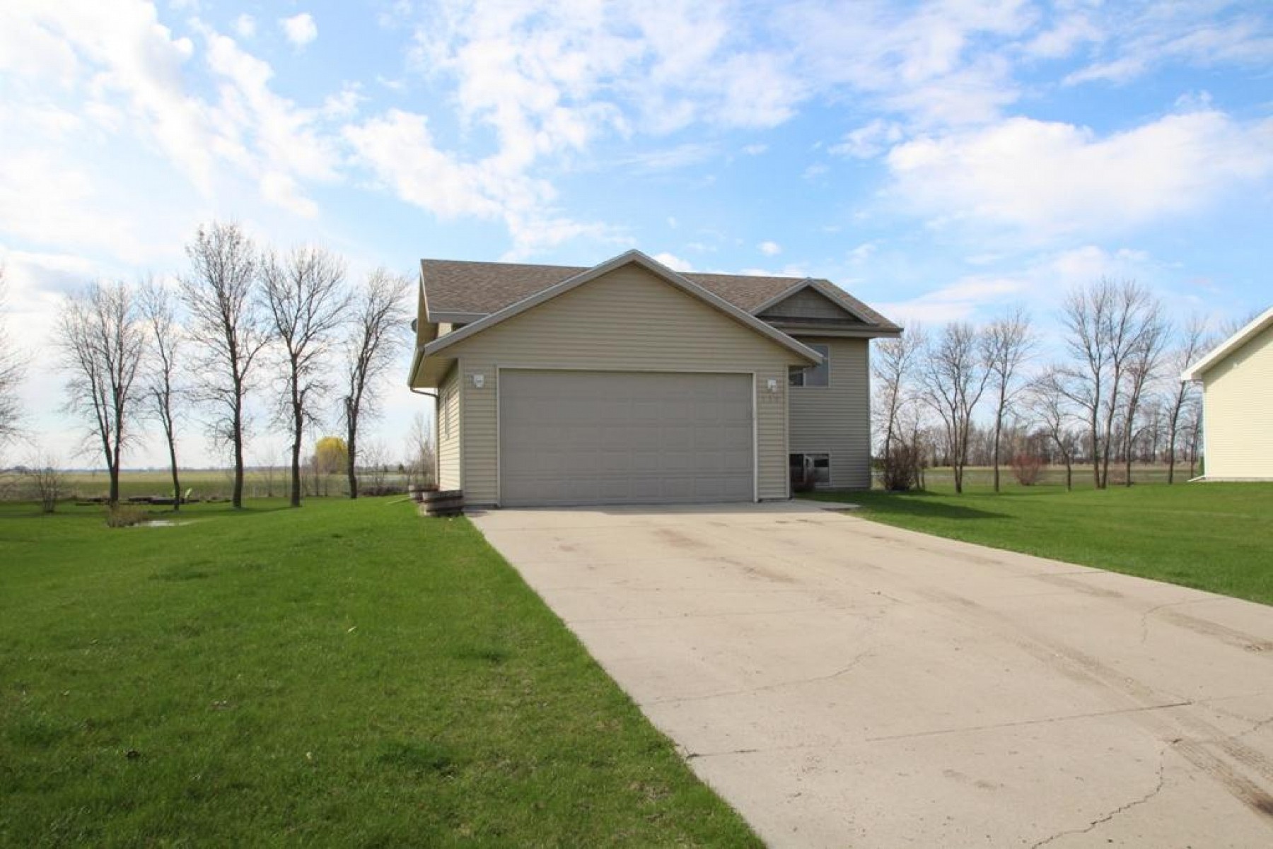120 Twin Oaks Lane, Brookings, SD 57006