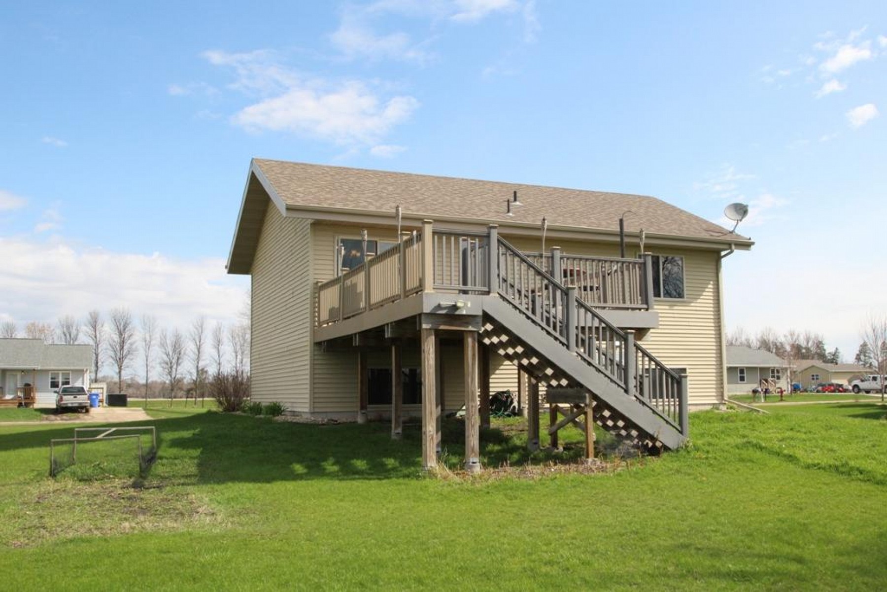 120 Twin Oaks Lane, Brookings, SD 57006