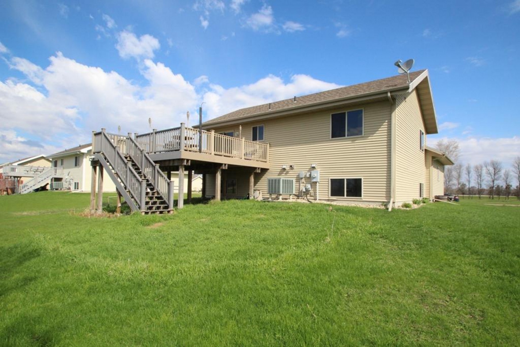 120 Twin Oaks Lane, Brookings, SD 57006