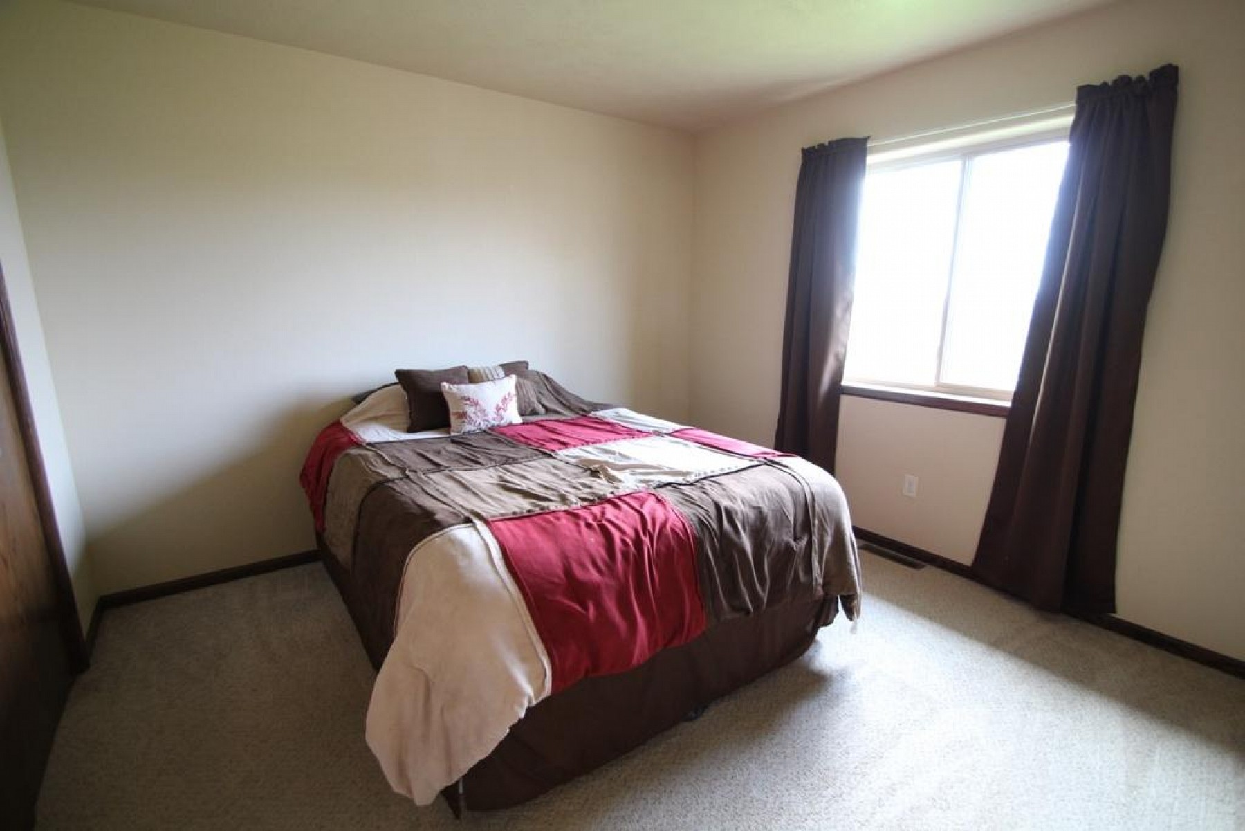 120 Twin Oaks Lane, Brookings, SD 57006