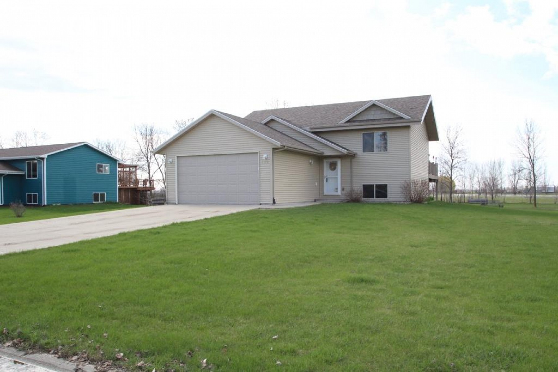 120 Twin Oaks Lane, Brookings, SD 57006
