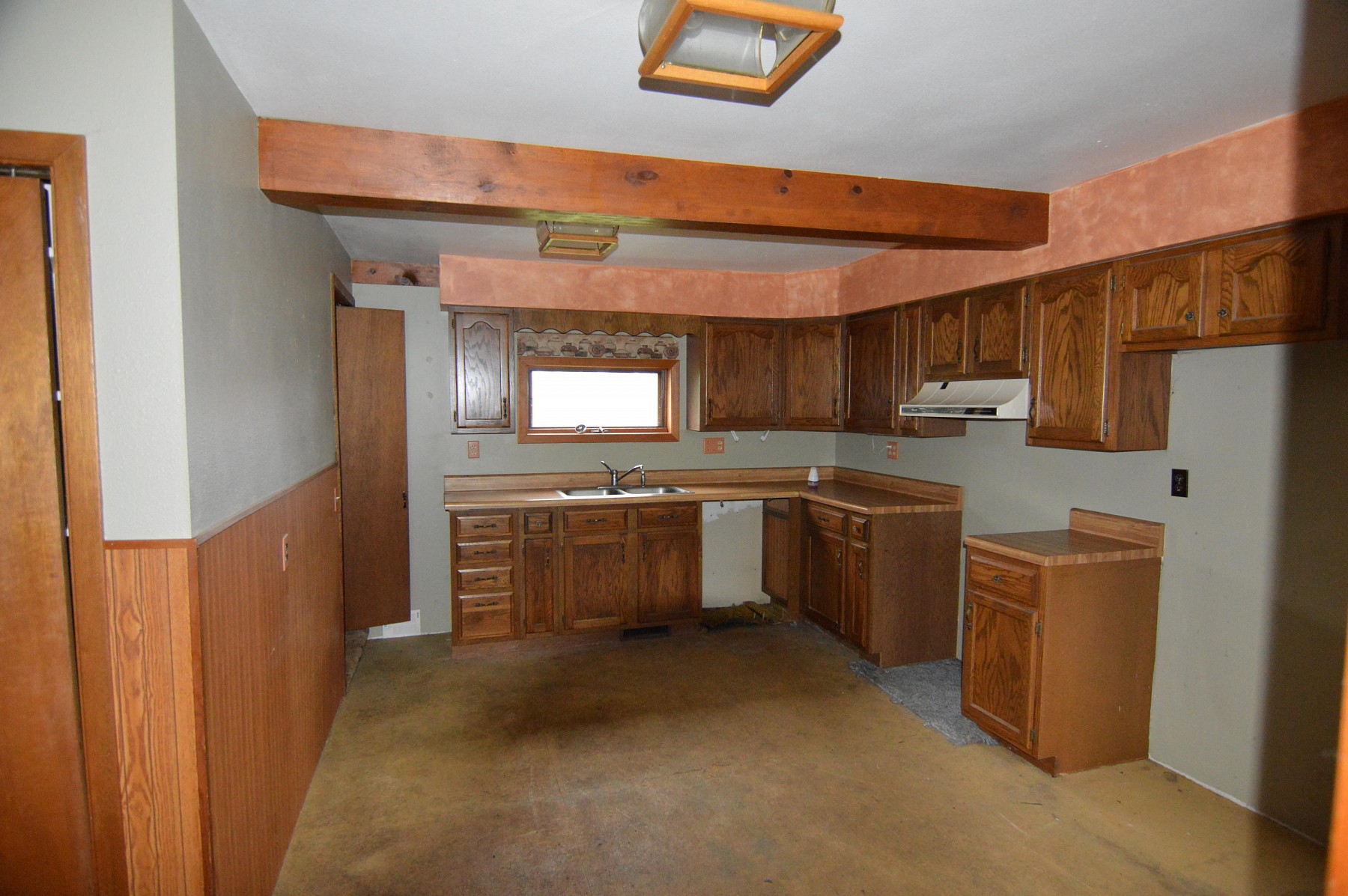 22542 SD Hwy 37 Highway, Woonsocket, SD 57385