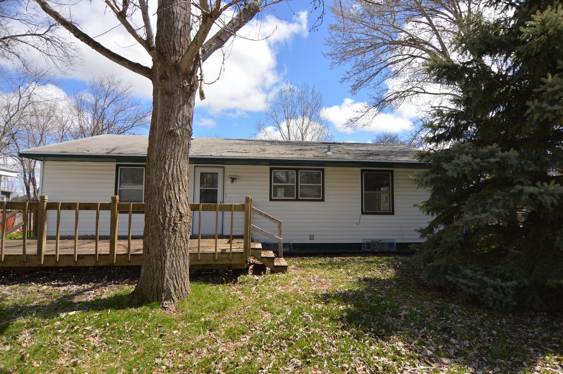 610 3rd Street NW, Madison, SD 57042