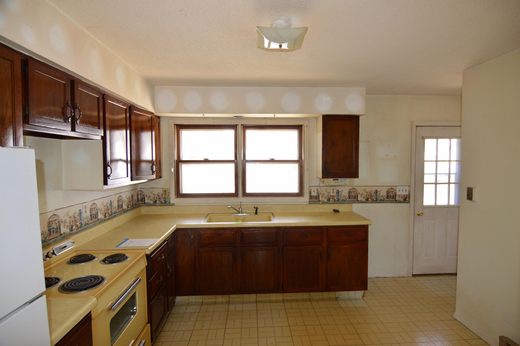 610 3rd Street NW, Madison, SD 57042