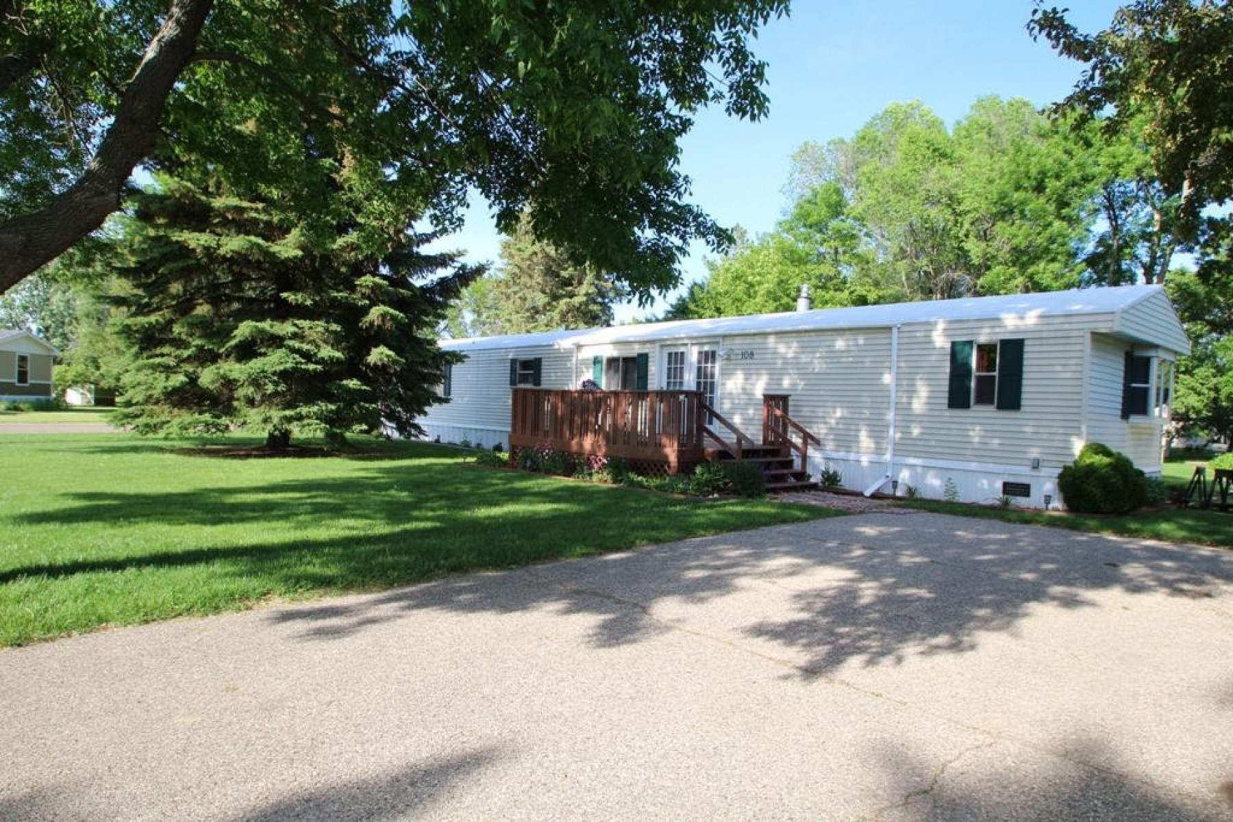 108 Wagon Wheel Circle, Brookings, SD 57006