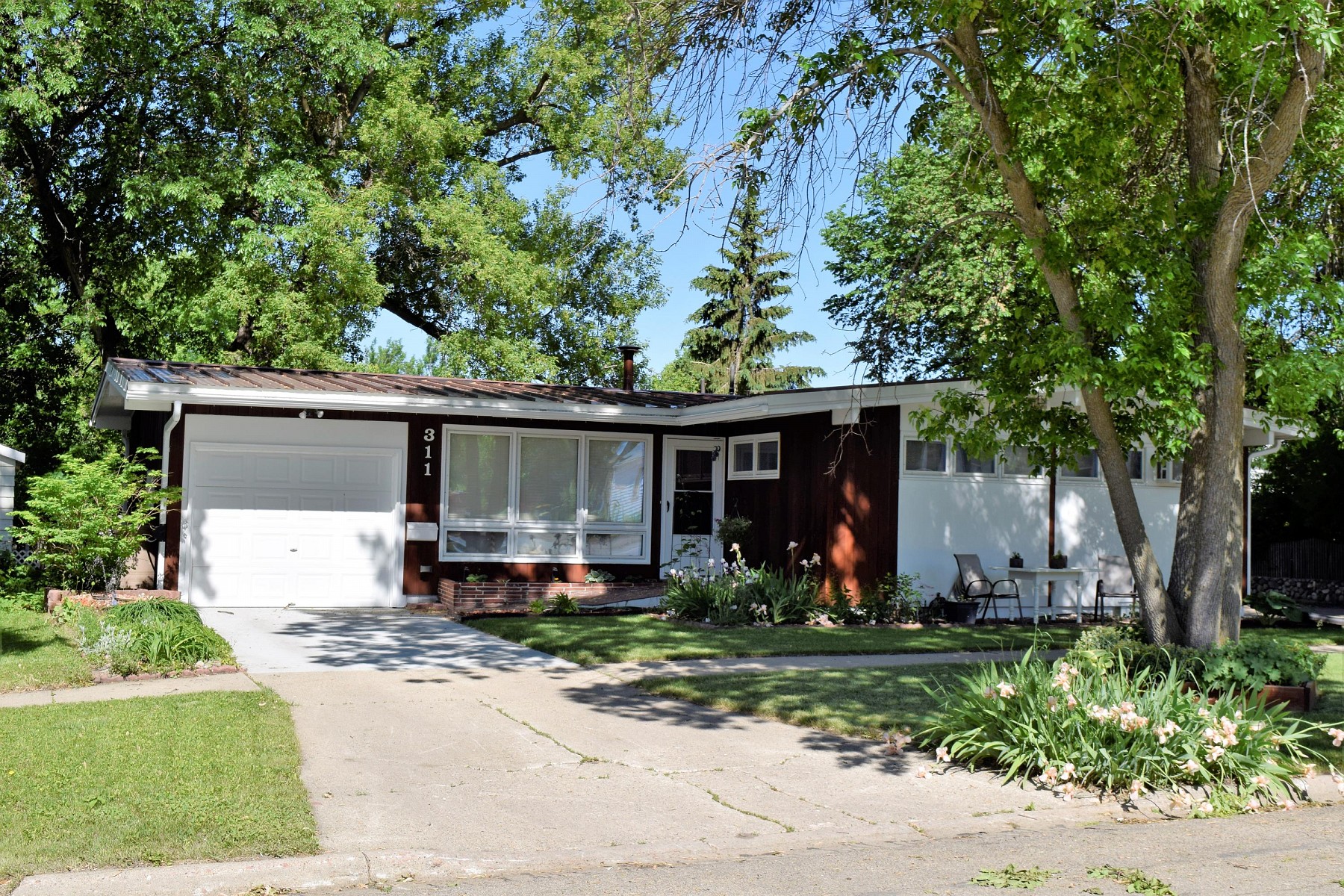 311 11th Avenue, Brookings, SD 57006