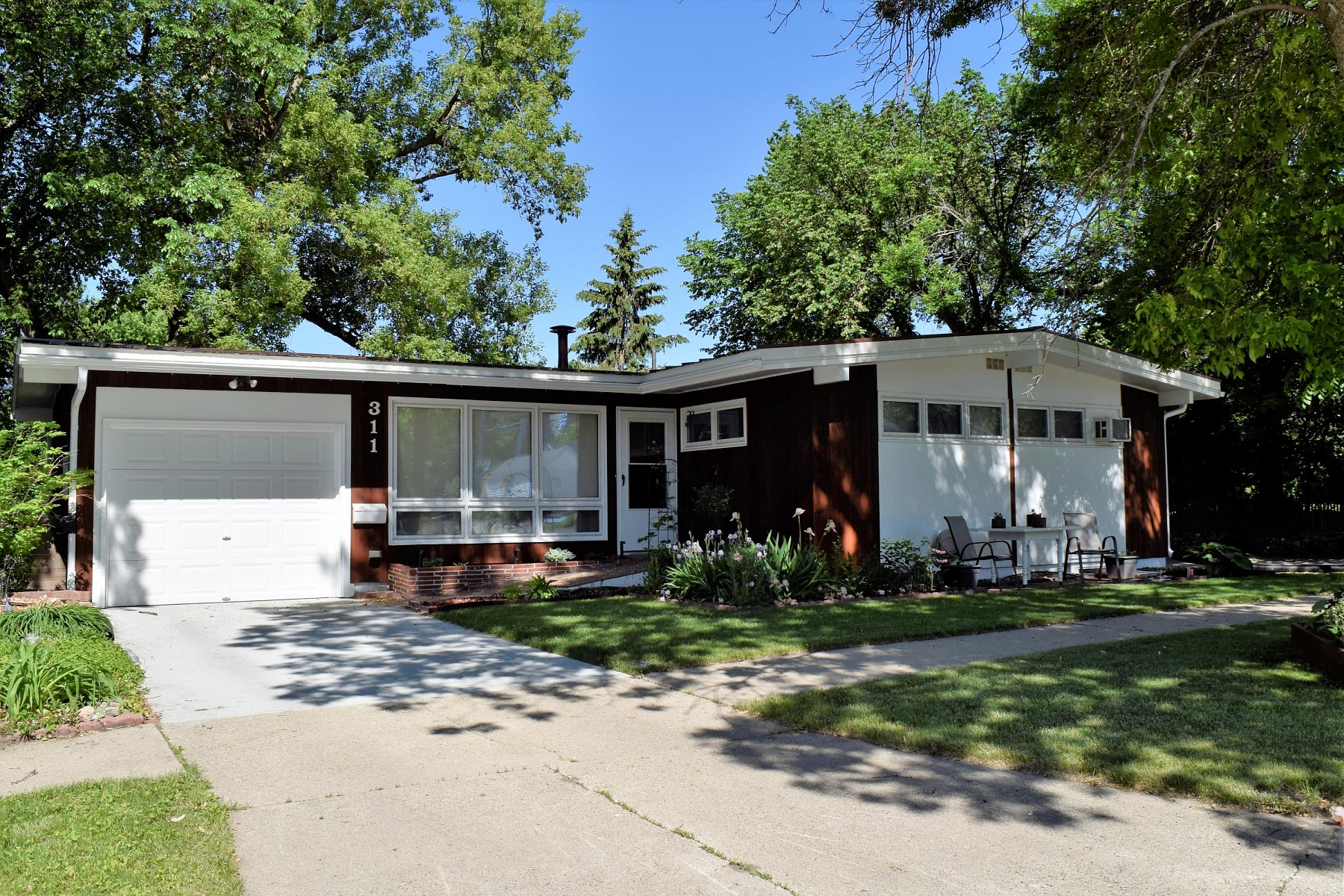 311 11th Avenue, Brookings, SD 57006