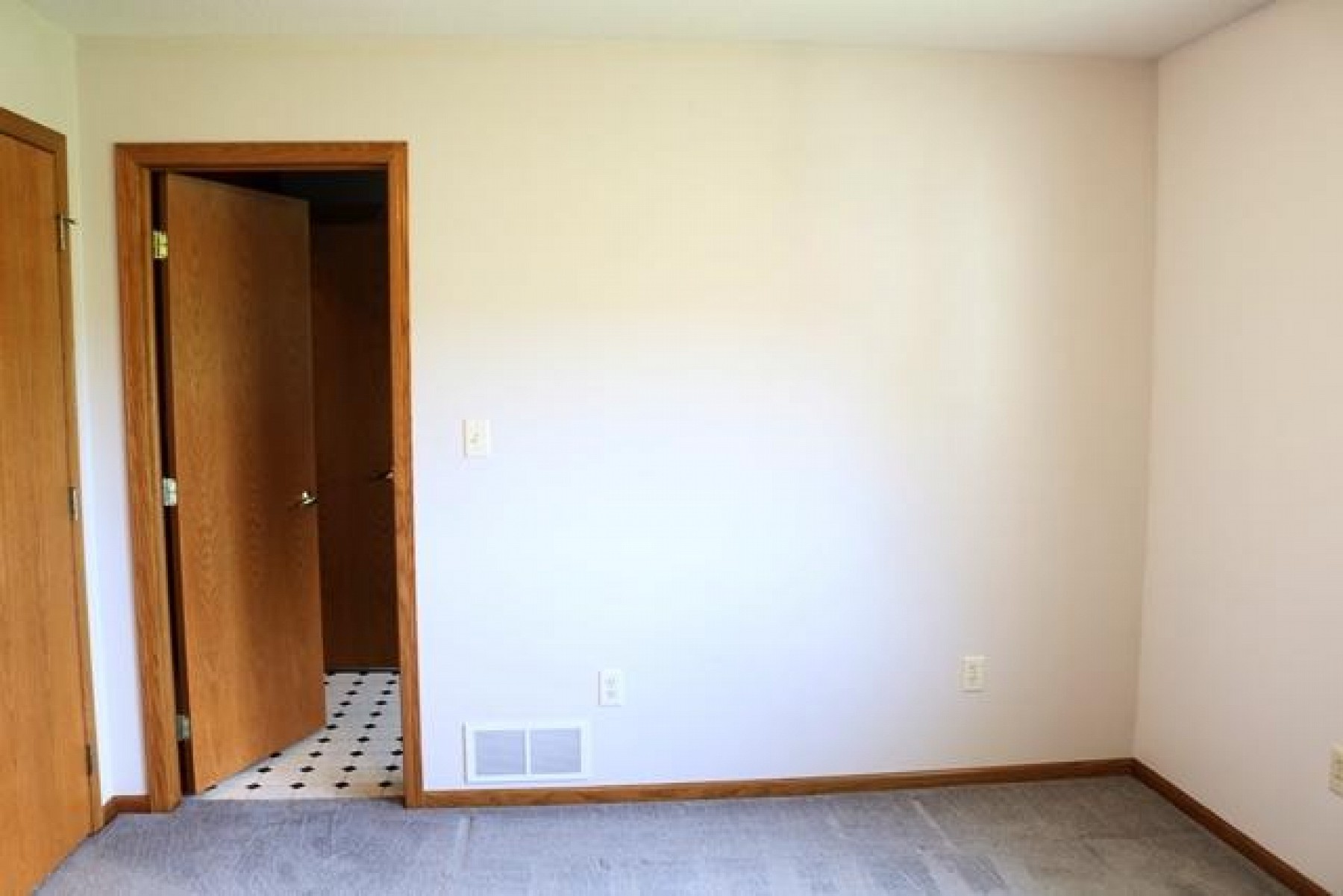 1516 17th Avenue S, Brookings, SD 57006