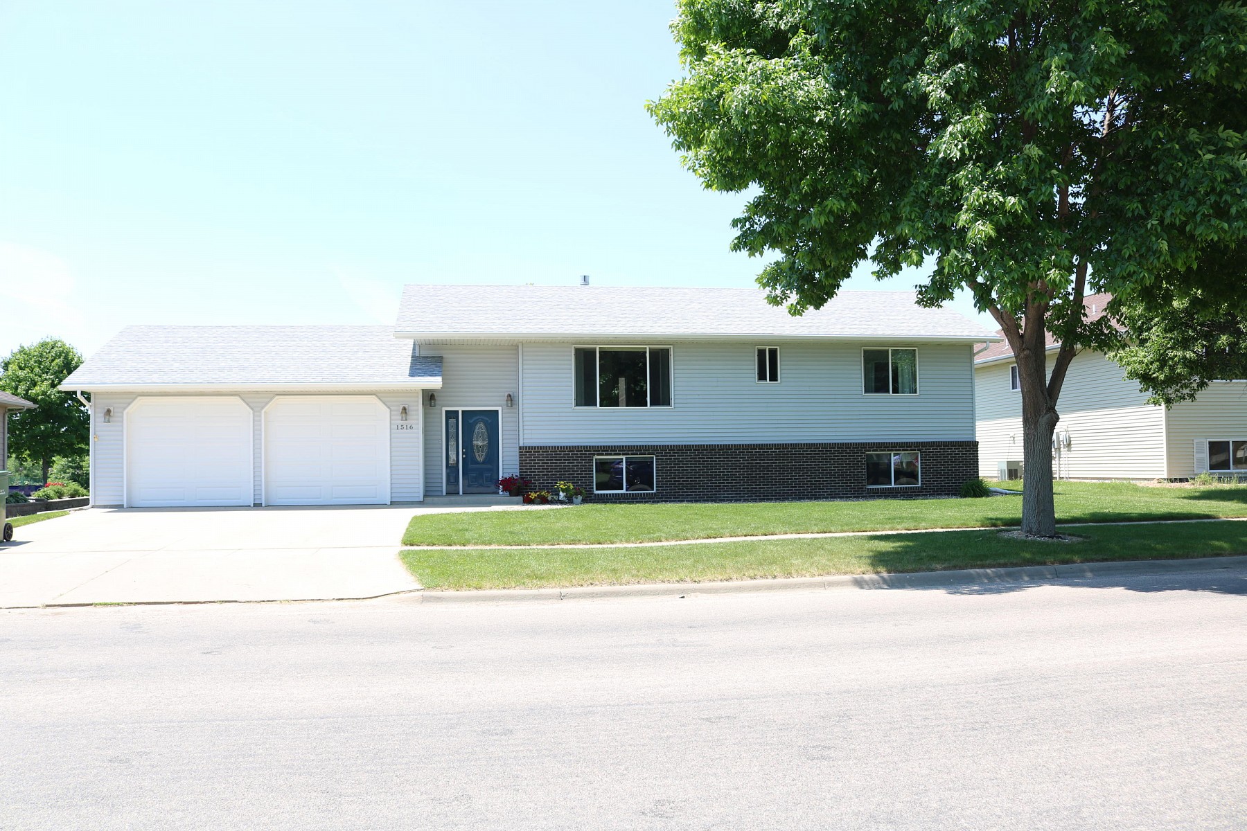 1516 17th Avenue S, Brookings, SD 57006