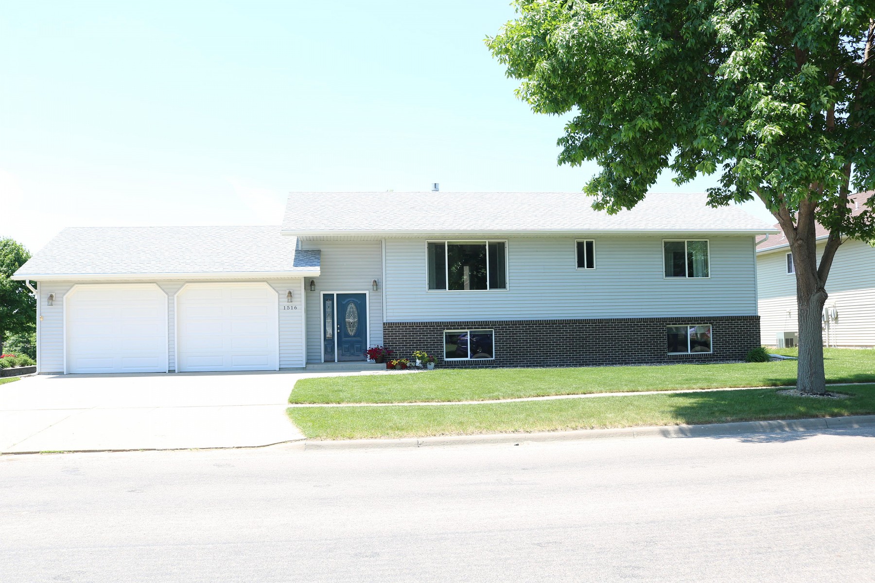 1516 17th Avenue S, Brookings, SD 57006