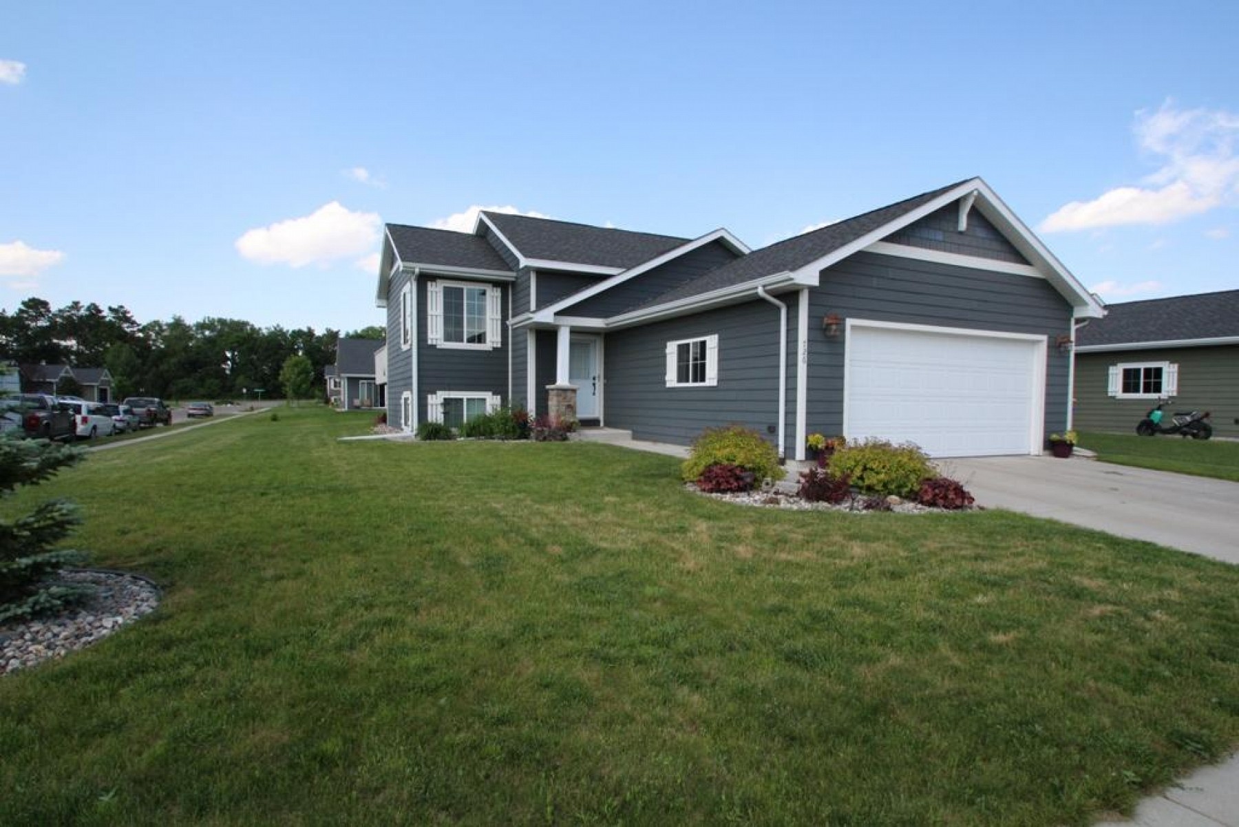 726 Sonoma Valley Street, Brookings, SD 57006