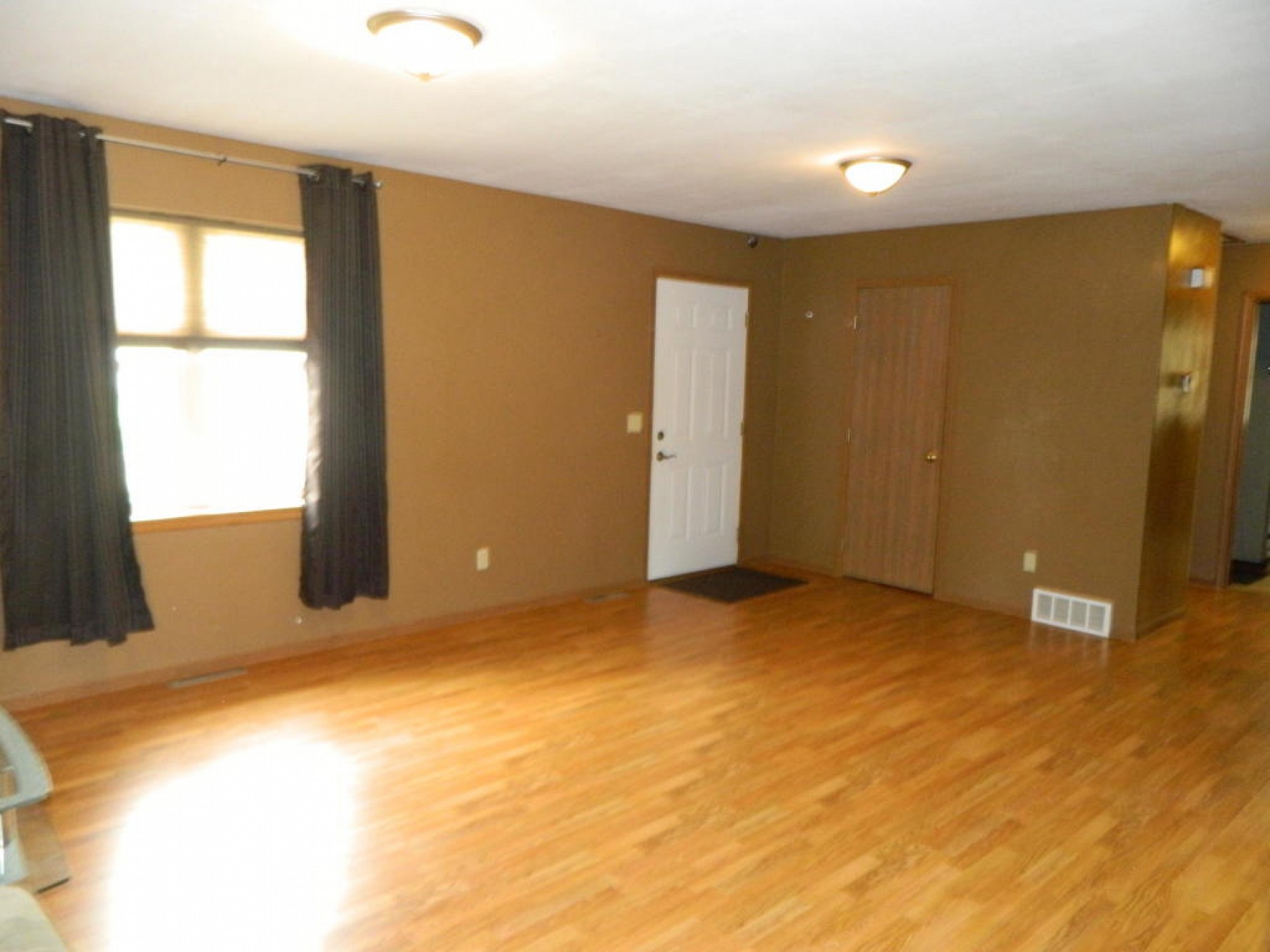 119 Twin Oaks Lane, Brookings, SD 57006