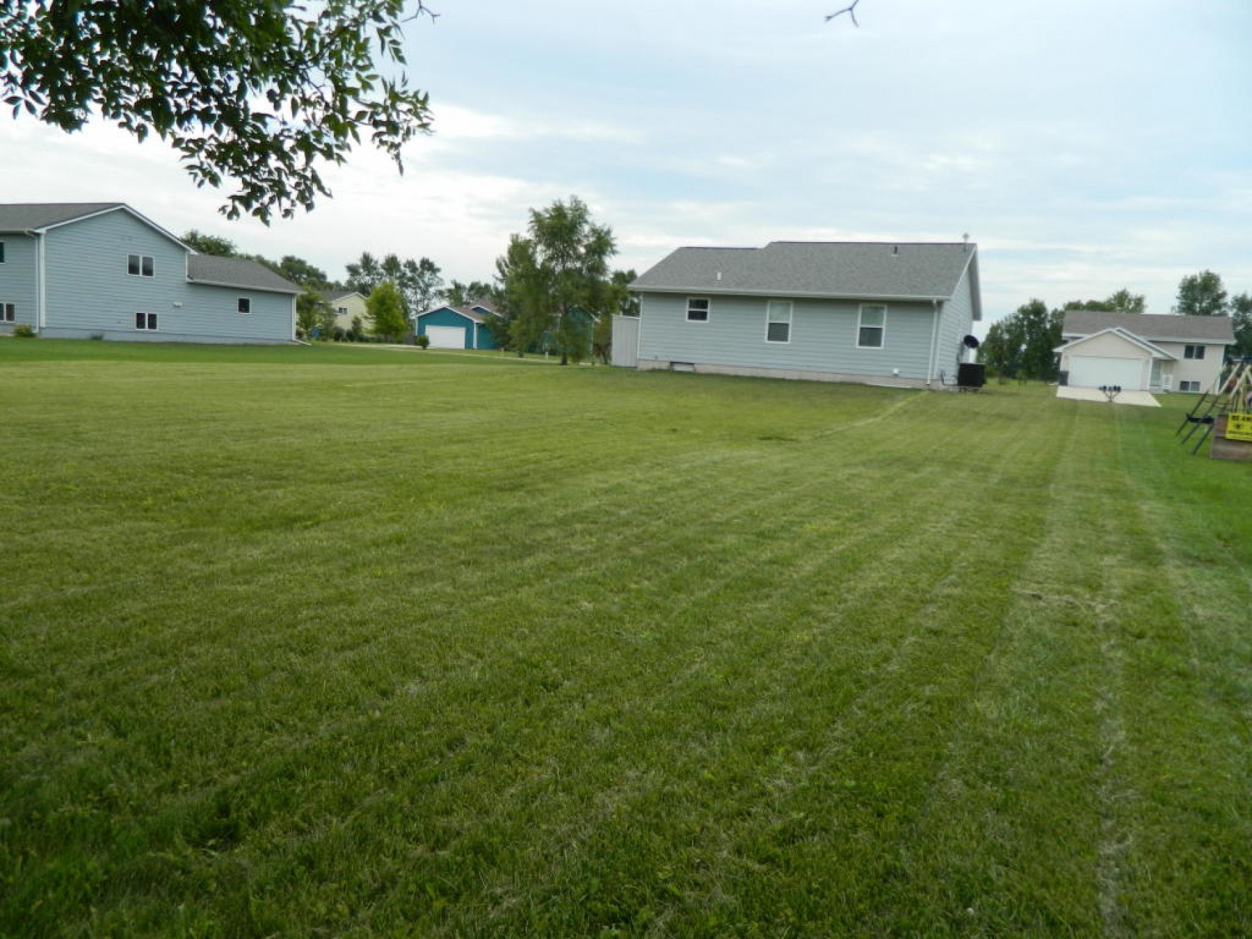 119 Twin Oaks Lane, Brookings, SD 57006