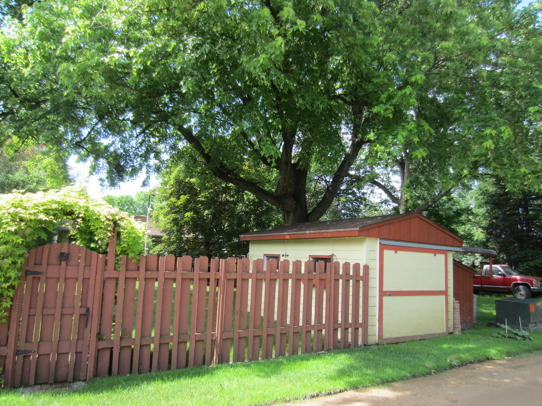 209 14th Avenue, Brookings, SD 57006