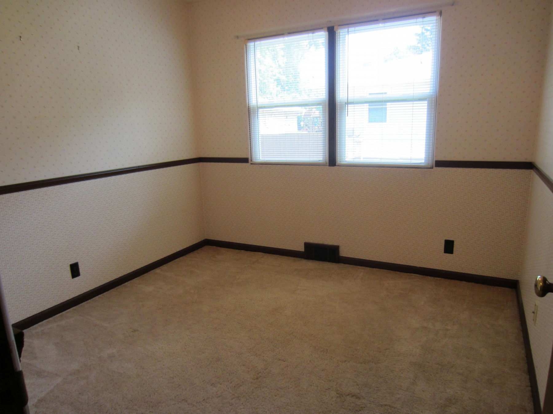 209 14th Avenue, Brookings, SD 57006