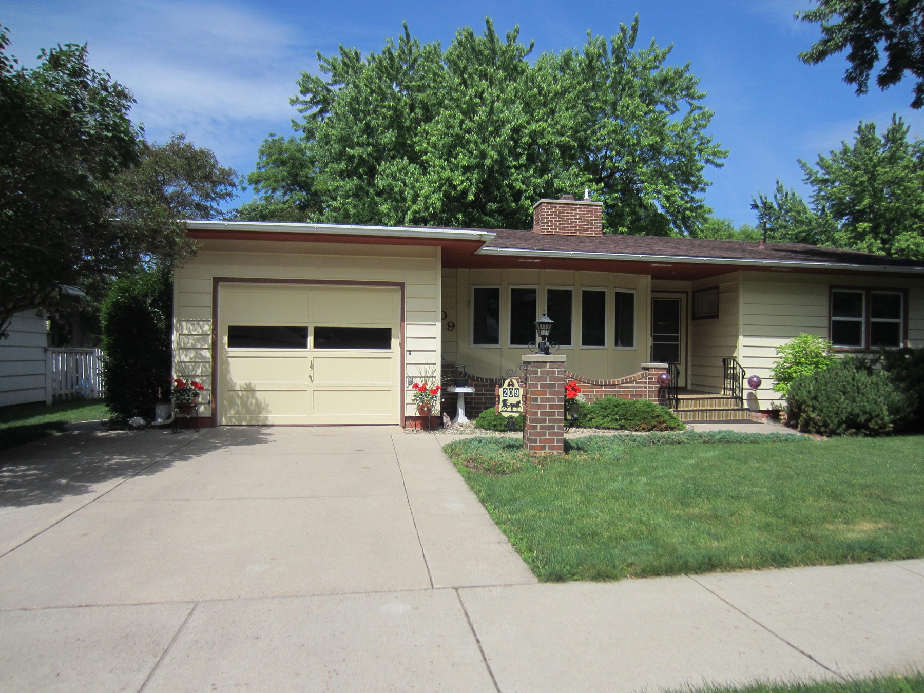 209 14th Avenue, Brookings, SD 57006