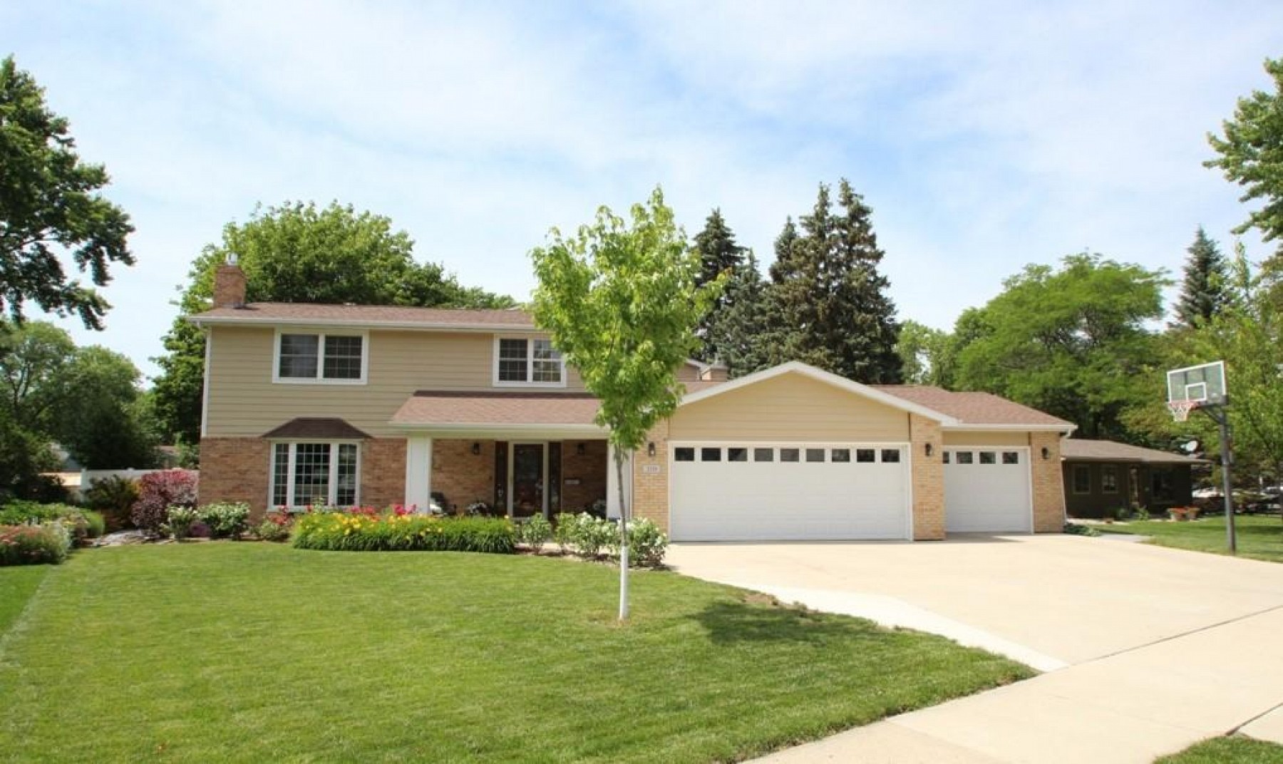 310 19th Avenue S, Brookings, SD 57006