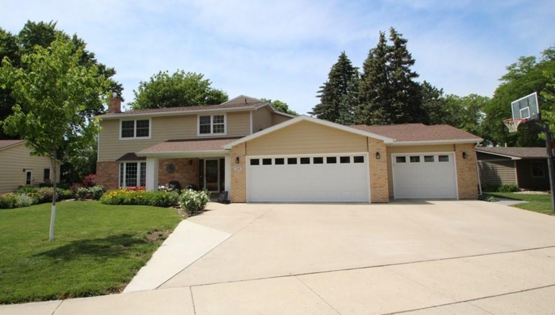 310 19th Avenue S, Brookings, SD 57006