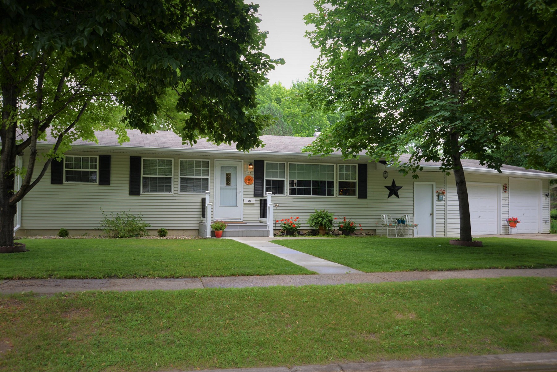 101 Jefferson Avenue S, Brookings, SD 57006