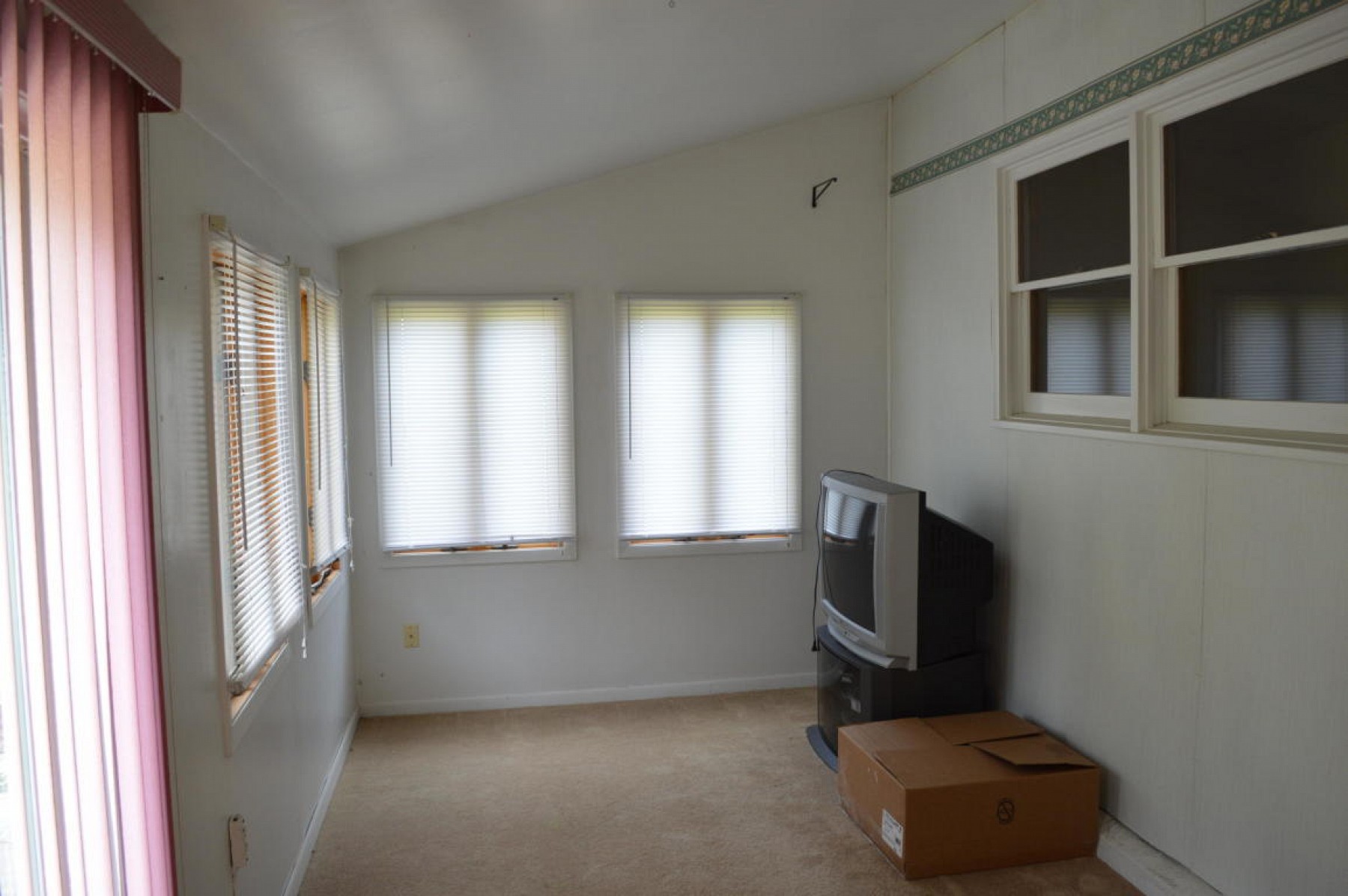 306 5th Street, White, SD 57276