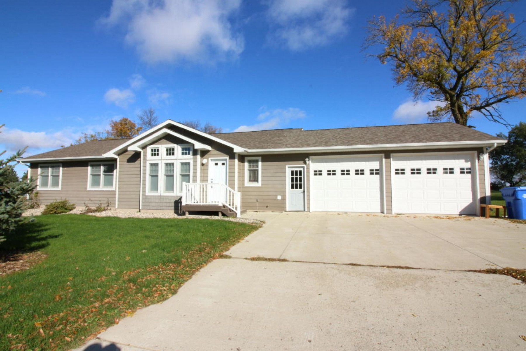 304 1ST Street, White, SD 57276