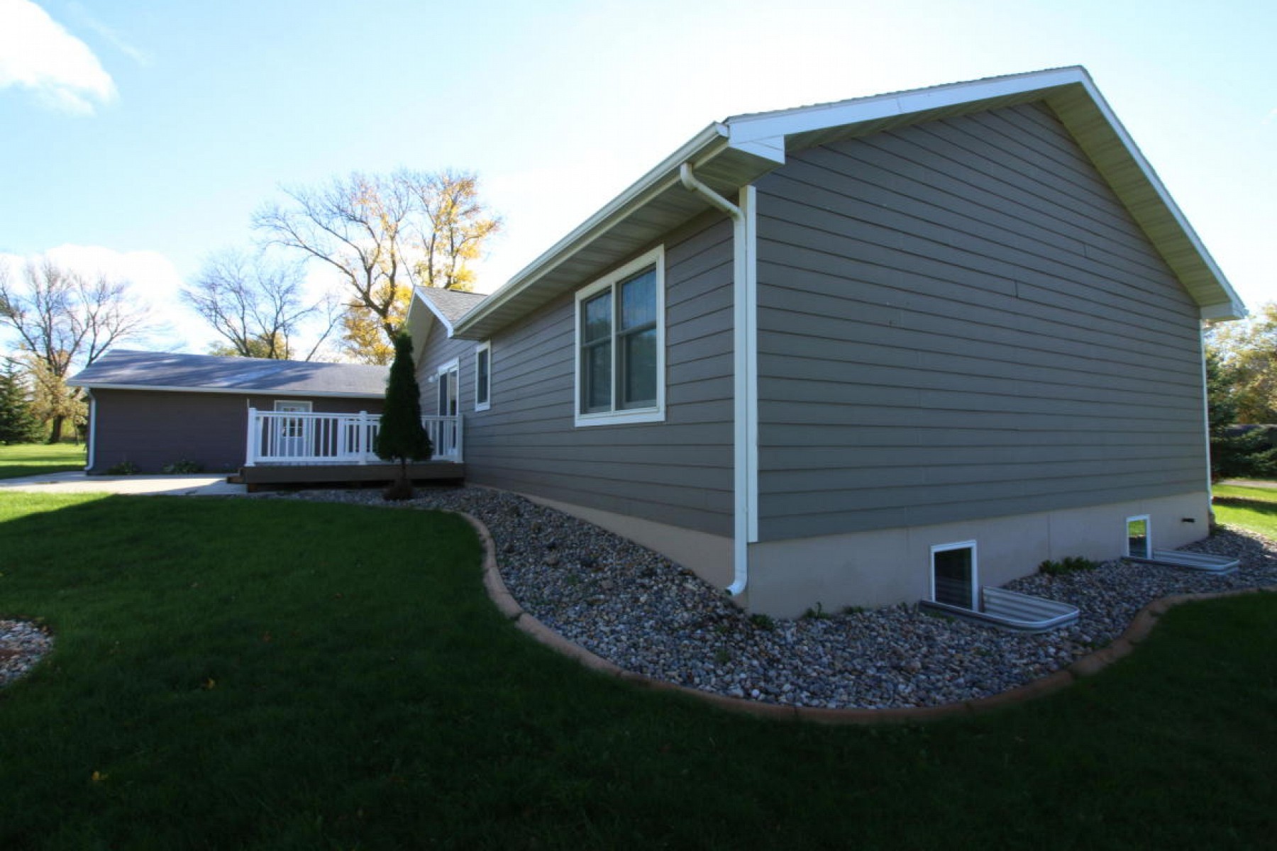 304 1ST Street, White, SD 57276