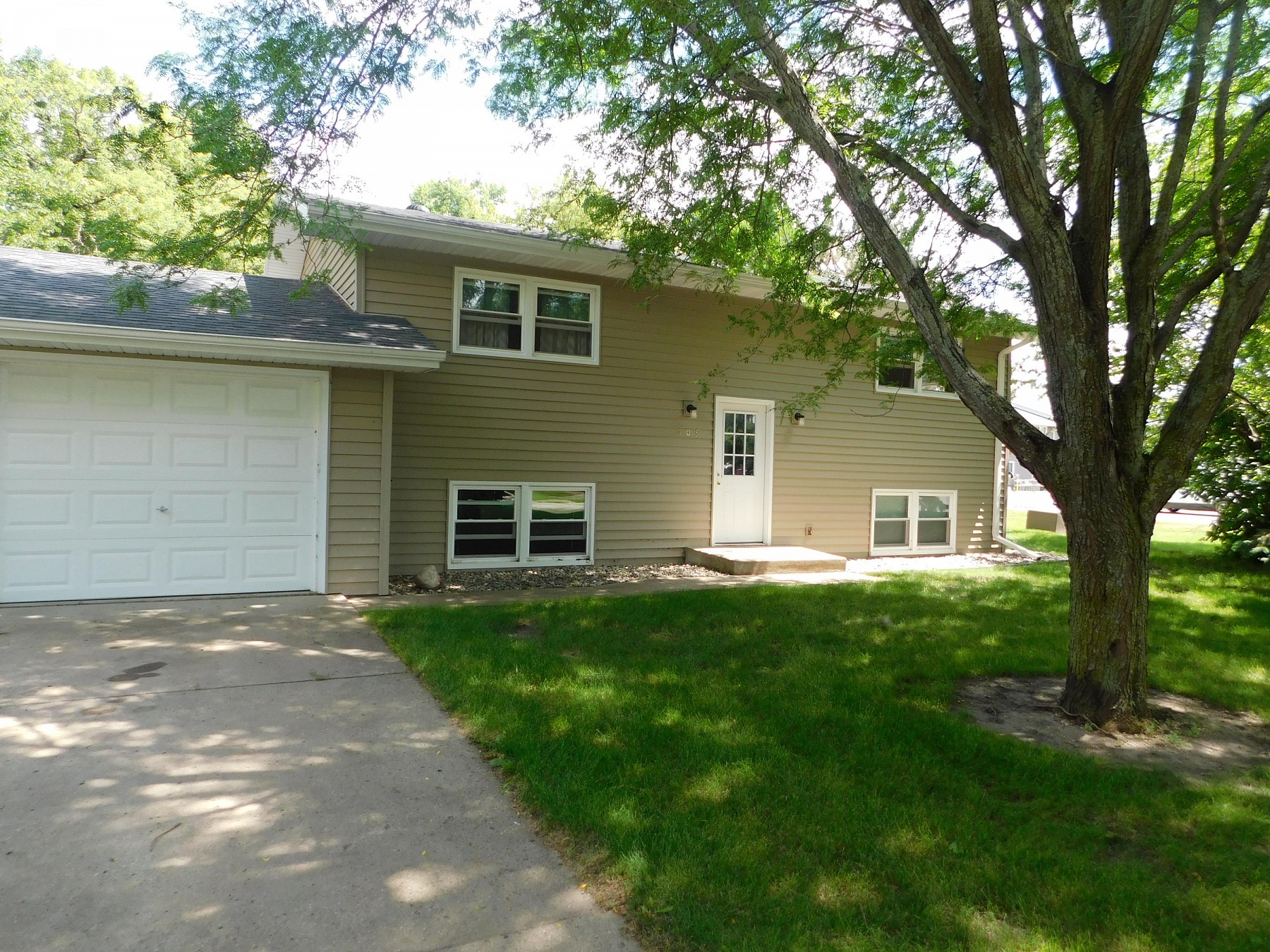 109 12th Avenue S, Brookings, SD 57006