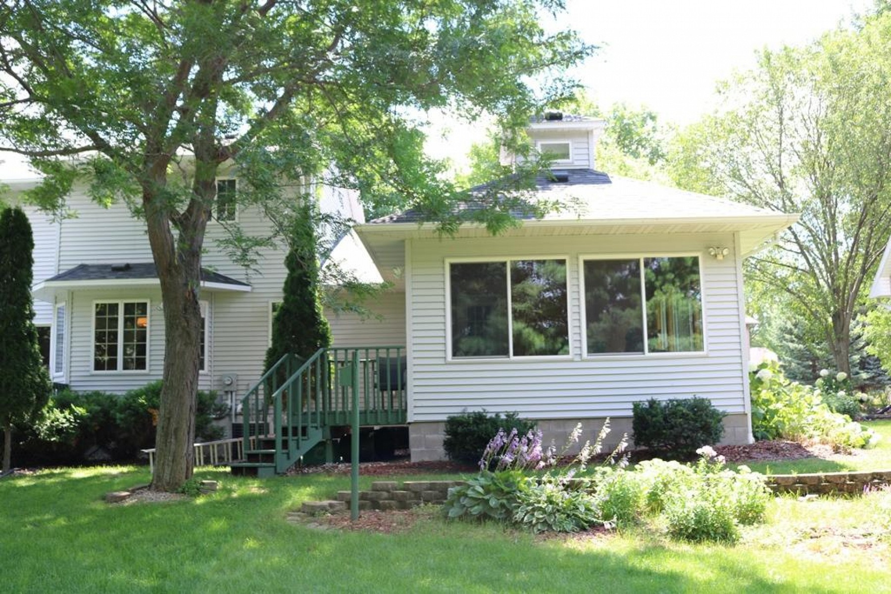 120 Pine Ridge Road, Brookings, SD 57006