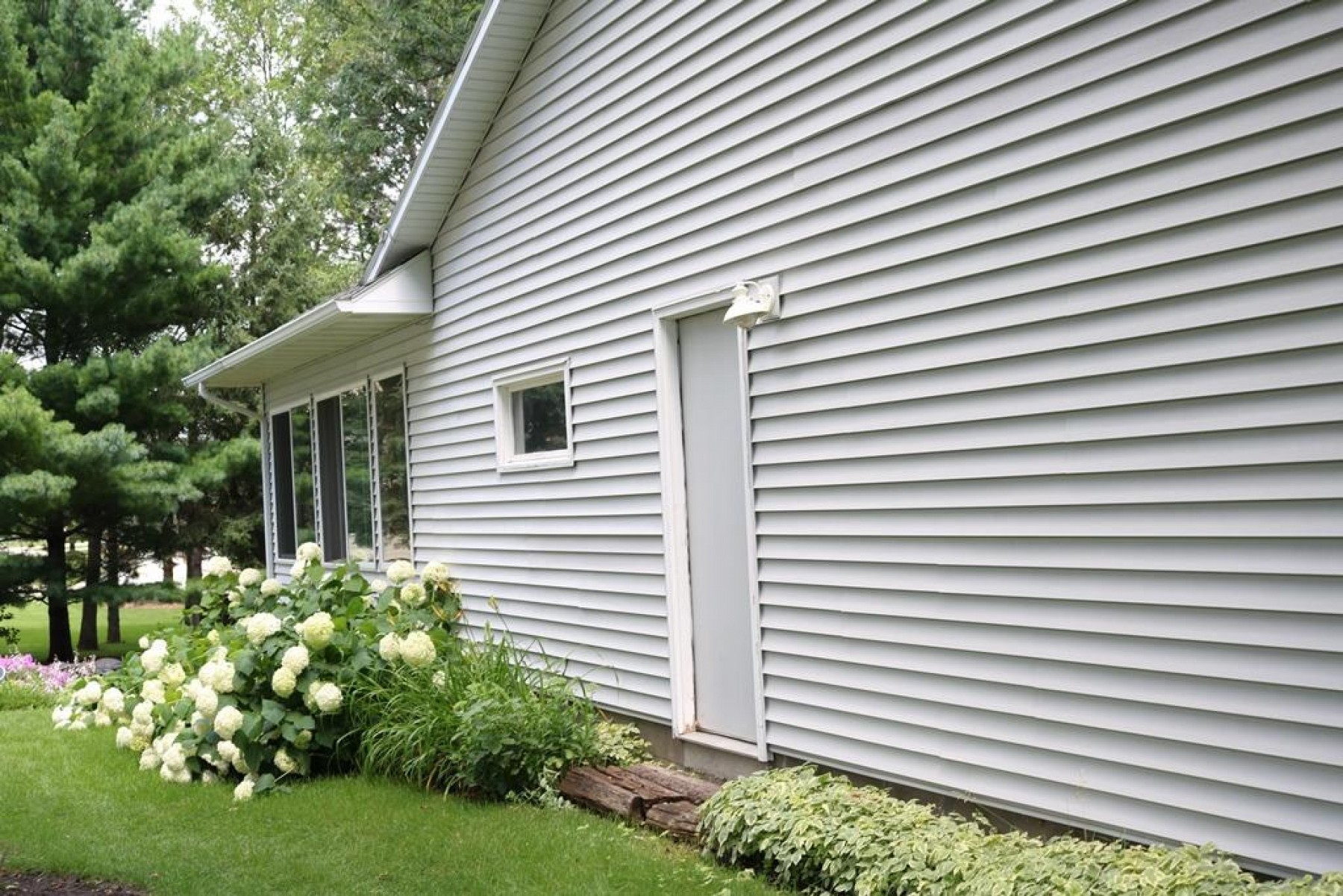 120 Pine Ridge Road, Brookings, SD 57006