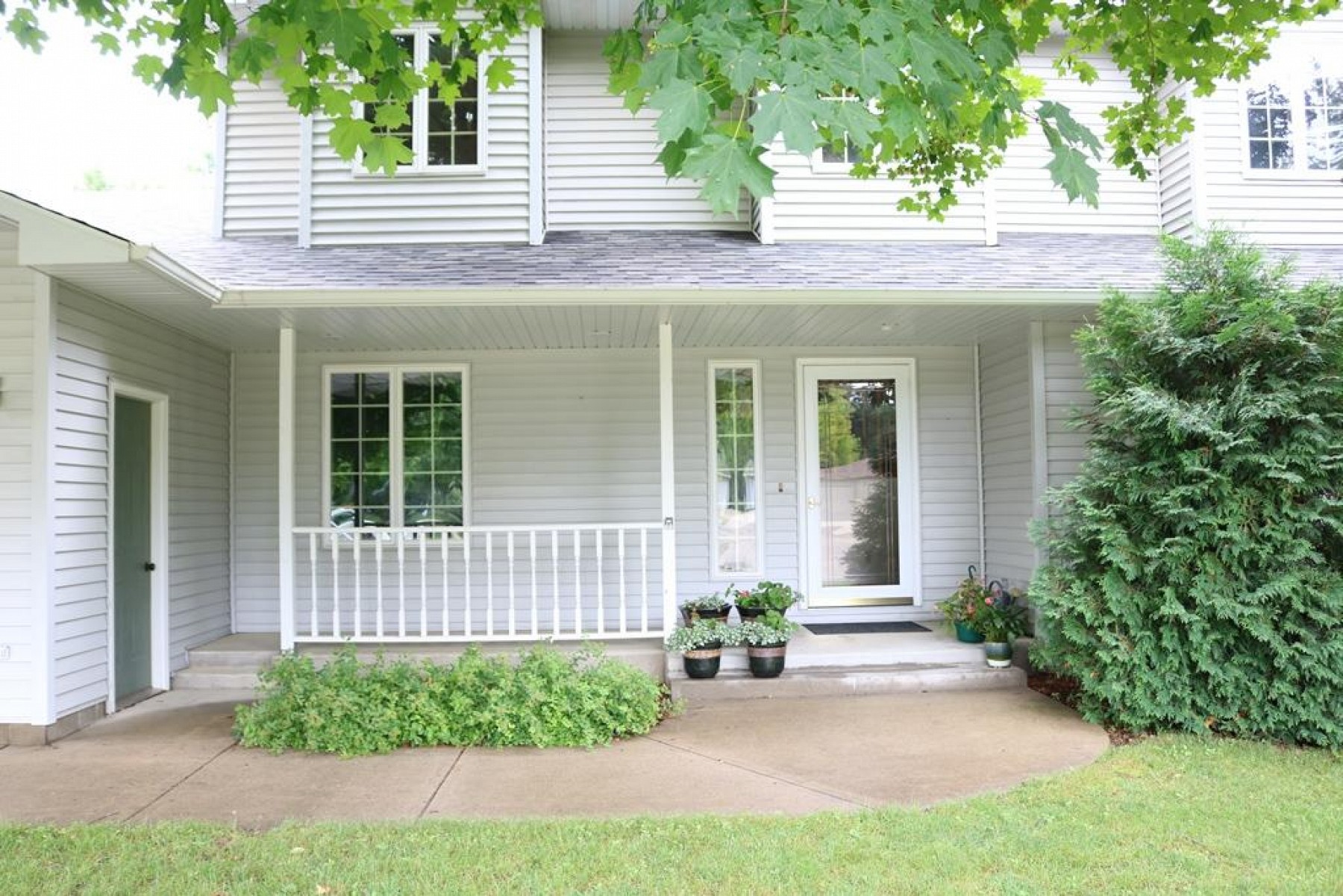 120 Pine Ridge Road, Brookings, SD 57006