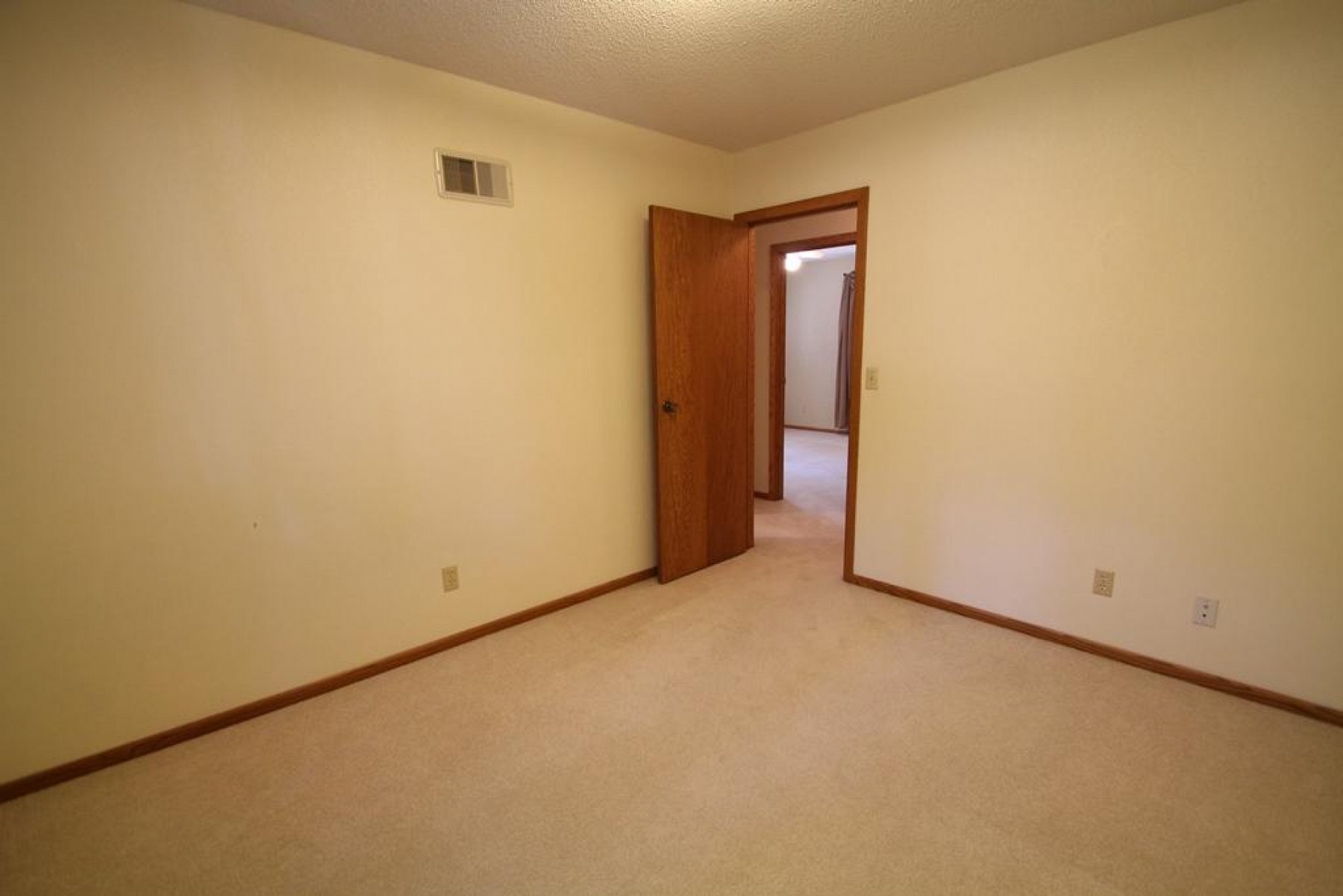 1632 Main Avenue S, Brookings, SD 57006